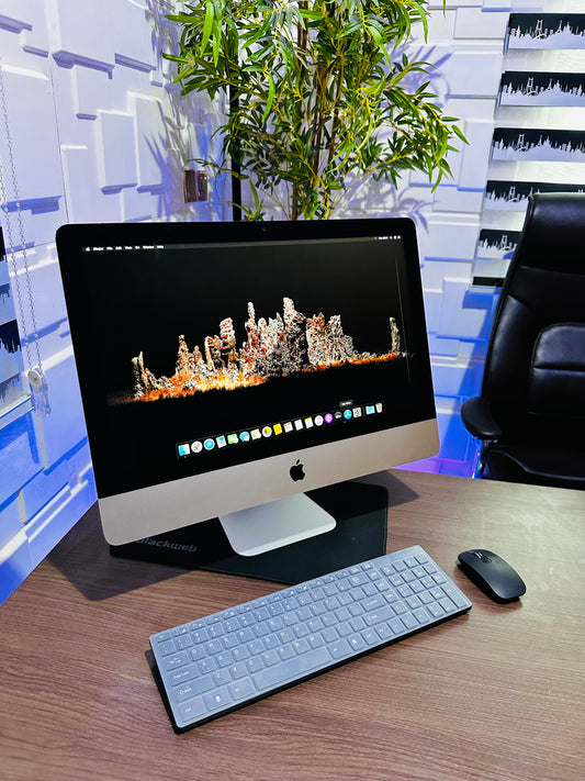 2017 Apple iMac 21.5-inch - Intel Core i5 - 1TB HDD - 8GB RAM - 1.5GB Intel Irish Pro Graphics - (Tiny line on screen)
