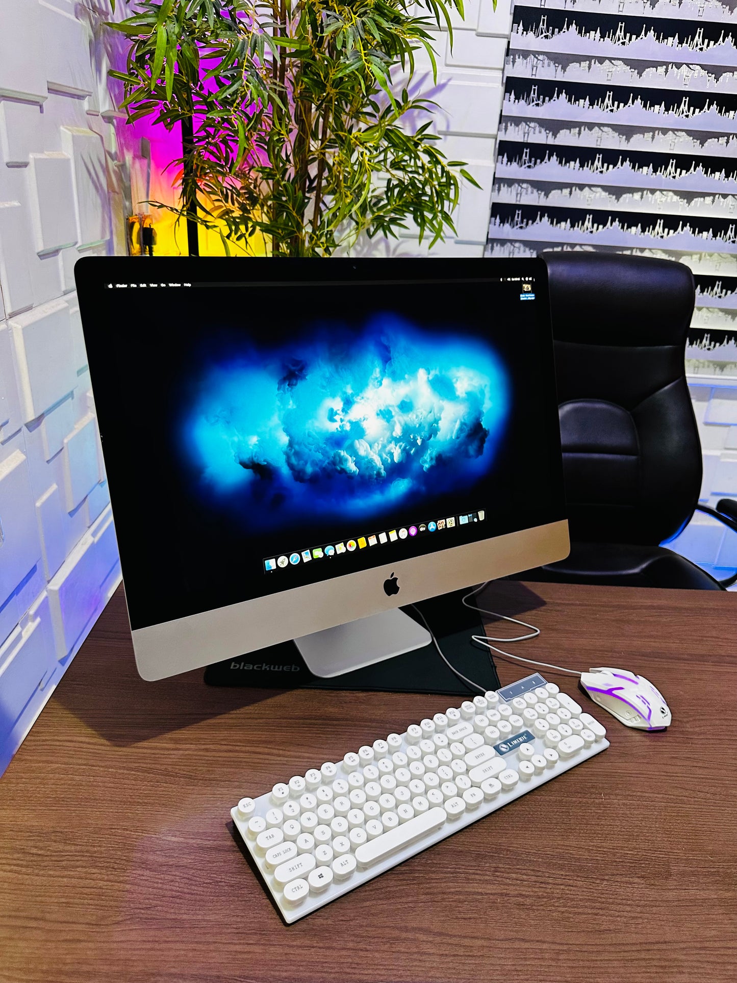 27-inch Apple iMac Retina 5K 2017 - Intel Core i5 - 1TB HDD + 28GB SSD - 8GB RAM - 4GB Radeon Pro 570 Graphics