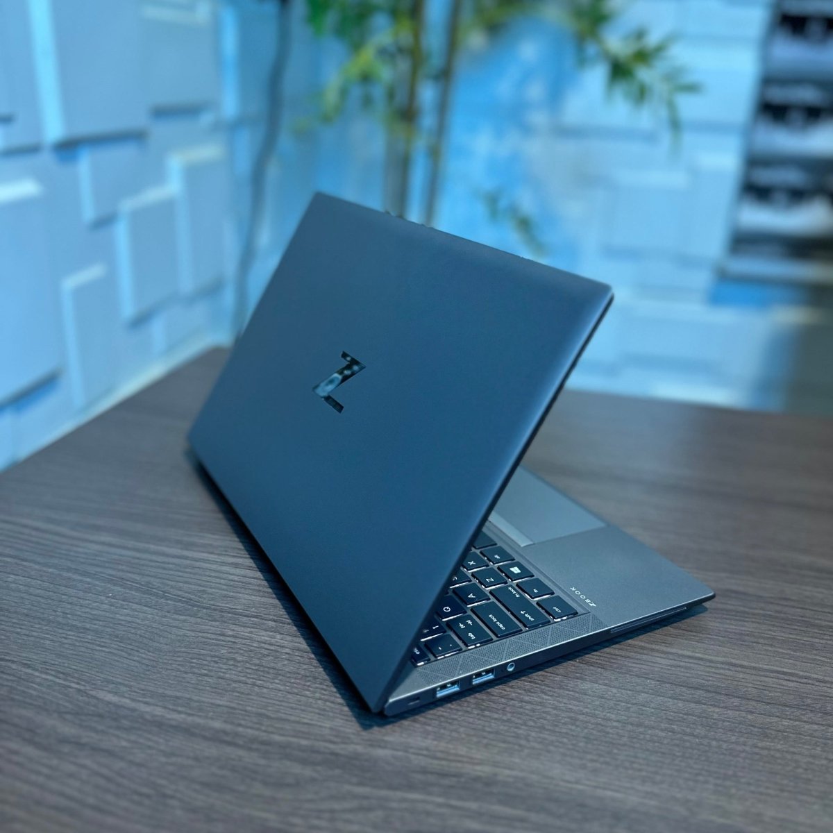 HP ZBook Firefly 14 G7 Mobile Workstation - 10th Gen. Intel Core i7 - 256GB SSD - 16GB RAM - keyboard Light - Touchscreen