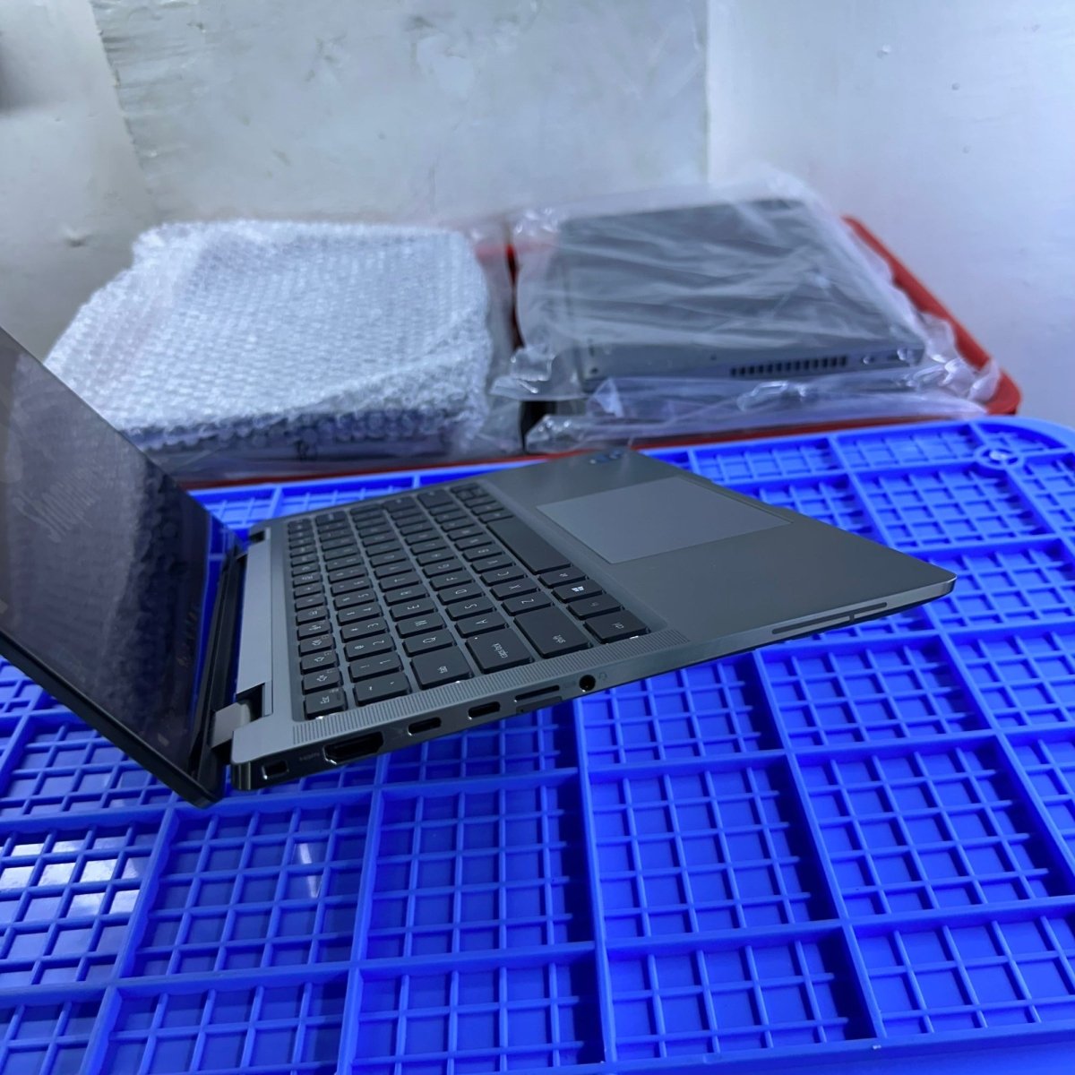 Dell Latitude 9420 2 - in - 1 - 11th Gen Intel Core i7 - 512GB SSD - 32GB RAM - Touchscreen
