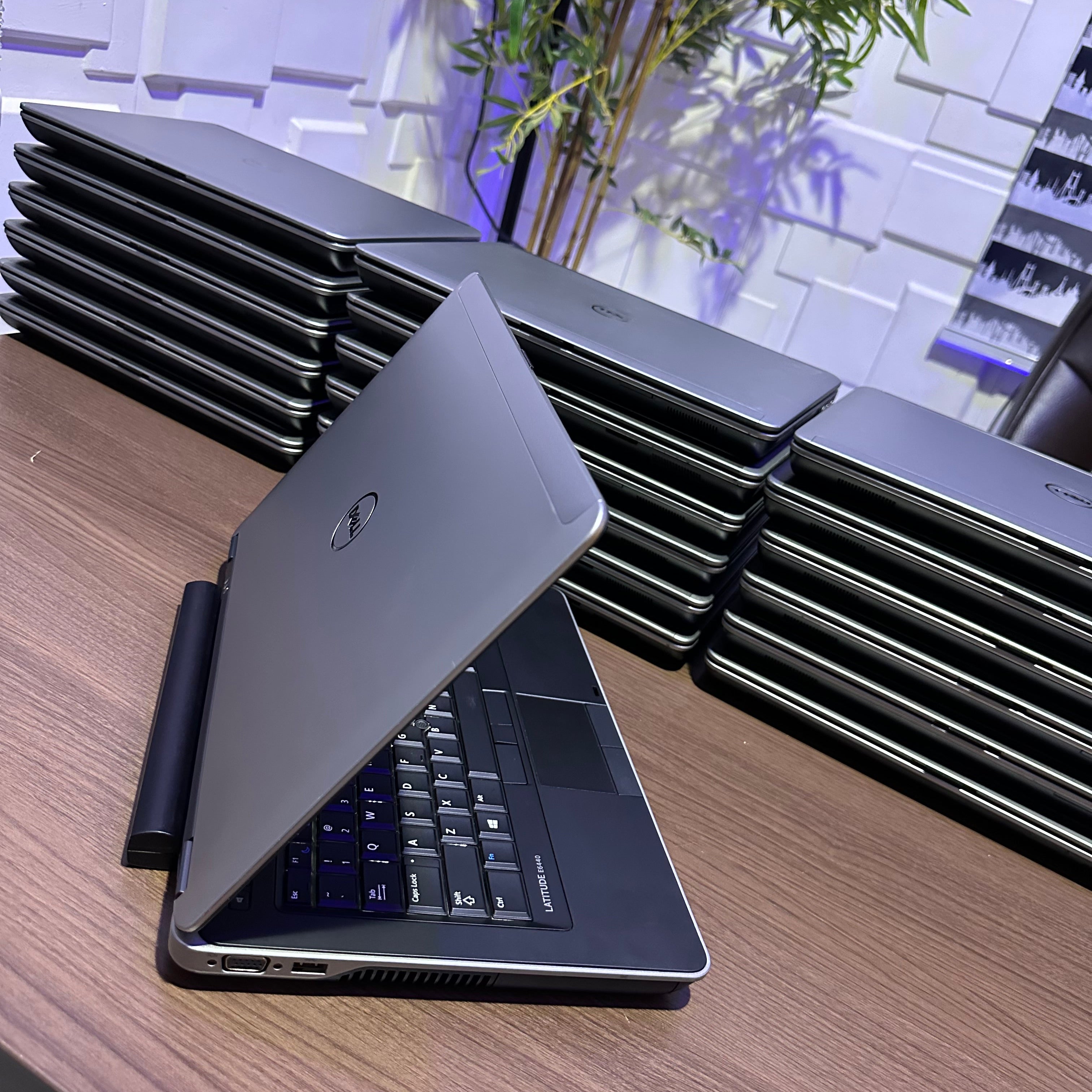 Dell Latitude E6440 - Intel Core i7 - 320GB HDD - 16GB RAM