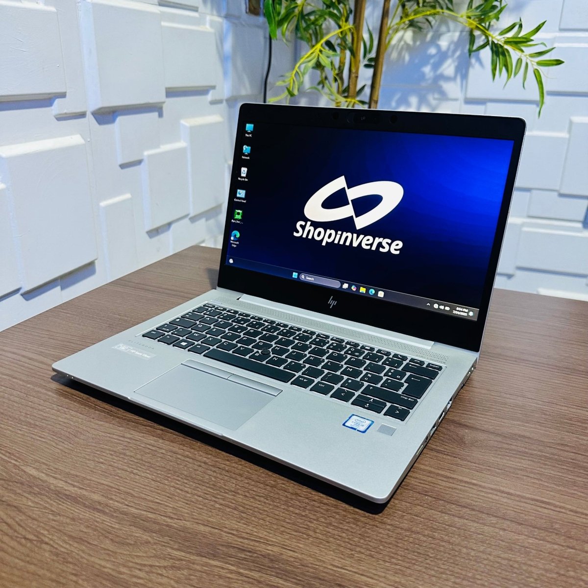 HP EliteBook 830 G5 - 8th Gen. Intel Core i5 - 256GB SSD - 8GB RAM - Keypad Light