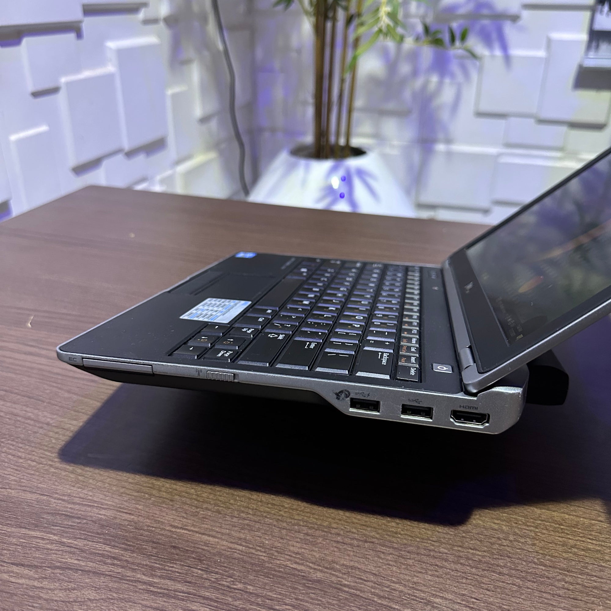 Dell Latitude E6220 - Intel Core i5 - 320GB HDD - 8GB RAM