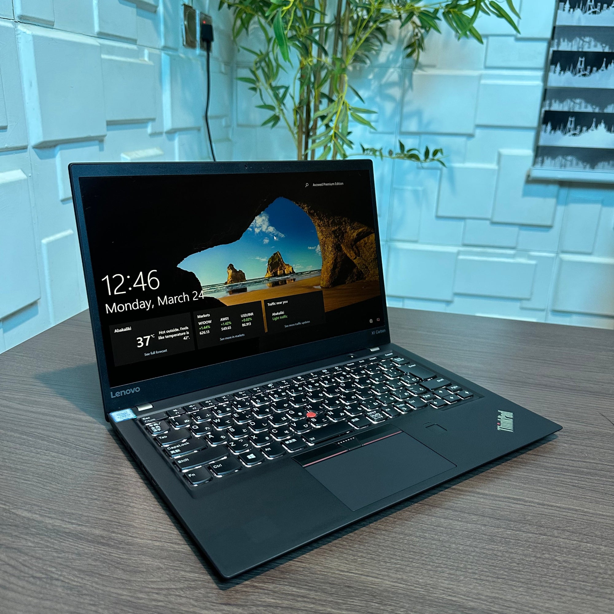 Lenovo ThinkPad X1 Carbon | 7th Gen Core i5 | 8GB RAM | 256GB SSD | Backlit Keyboard