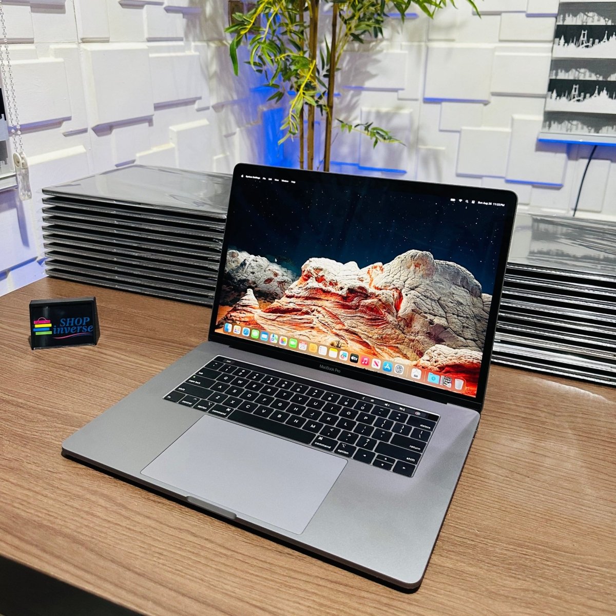 Apple MacBook Pro 2017 - Intel Core i7 - 500GB SSD - 16GB RAM - 2GB Dedicated Graphics - Touch ID - Touch Bar - Keyboard Light