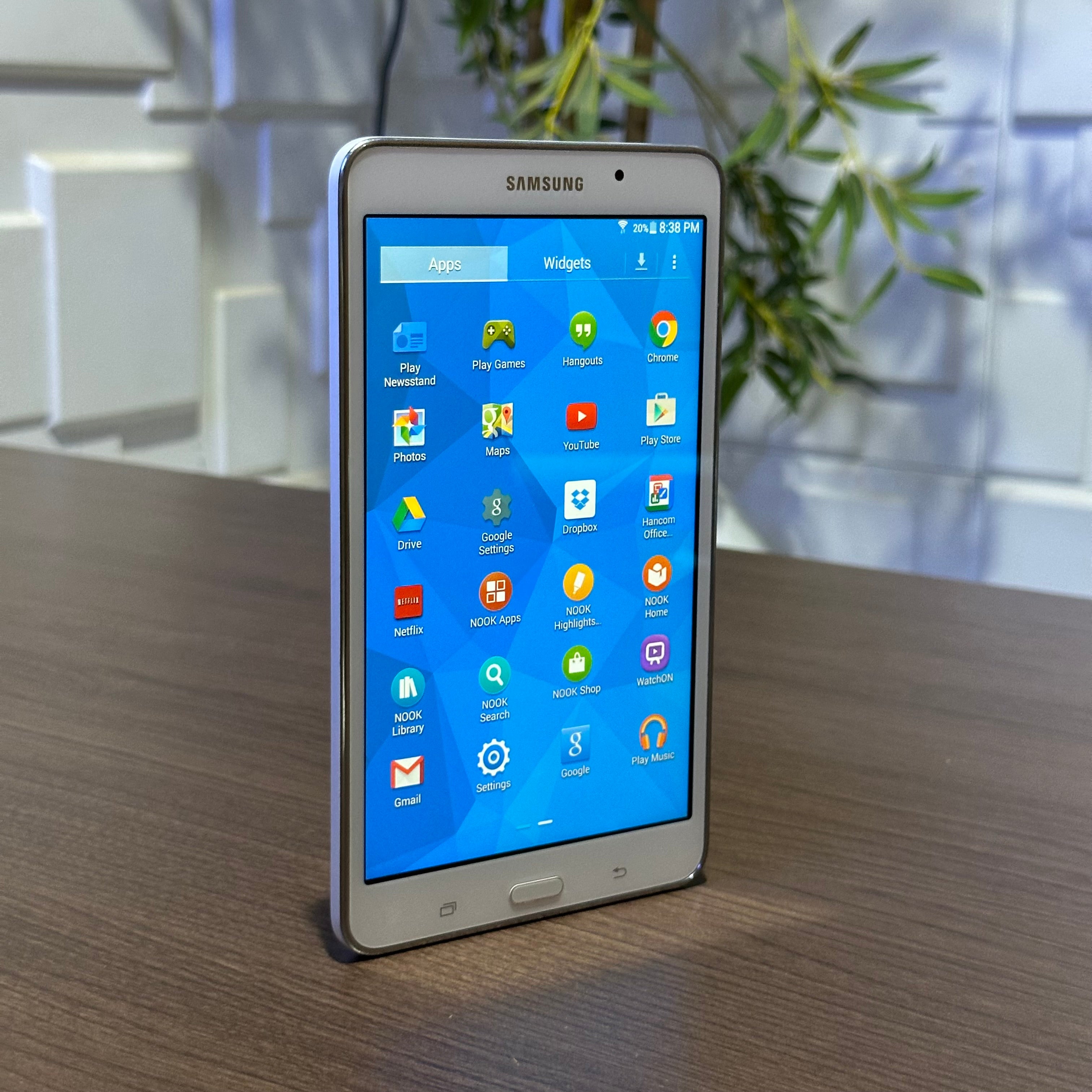 8GB Samsung Galaxy Tab 4 - White