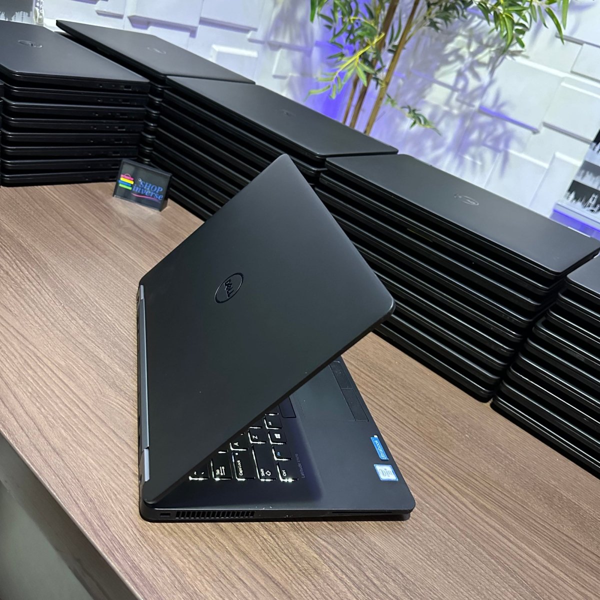 Dell Latitude E7470 - 6th Gen. Intel Core i5 - 256GB SSD - 8GB RAM - Keyboard Light