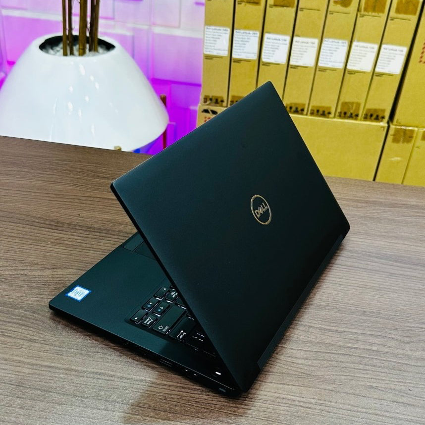 Dell Latitude 7390 - 8th Gen. Intel Core i5 - 256GB SSD - 16GB RAM - keyboard Light - Touchscreen