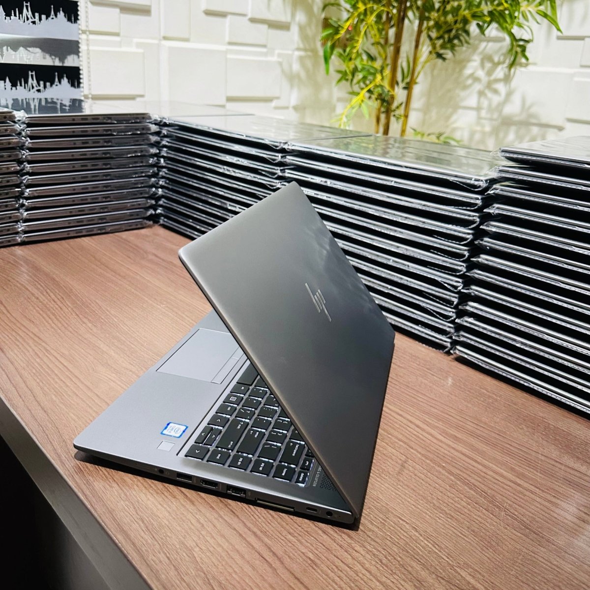 HP zBook 14u G6 - 8th Gen. Intel Core i7 - 256GB SSD - 16GB RAM - 4GB Dedicated Graphics - Keyboard Light