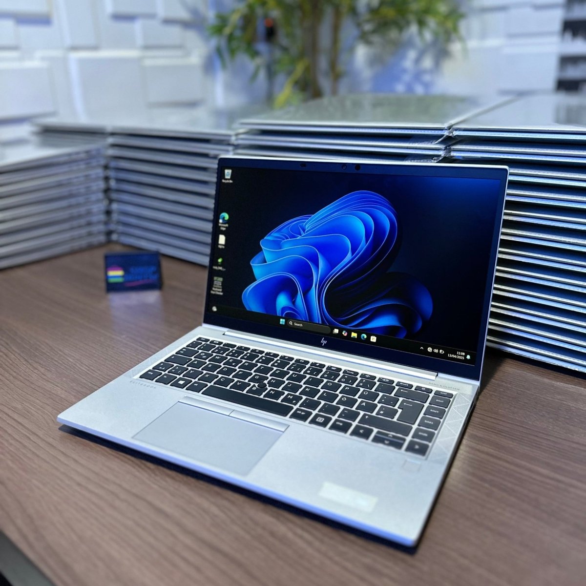 HP EliteBook 830 G8 - 11th Gen. Intel Core i5 - 256GB SSD - 8GB RAM - keyboard Light