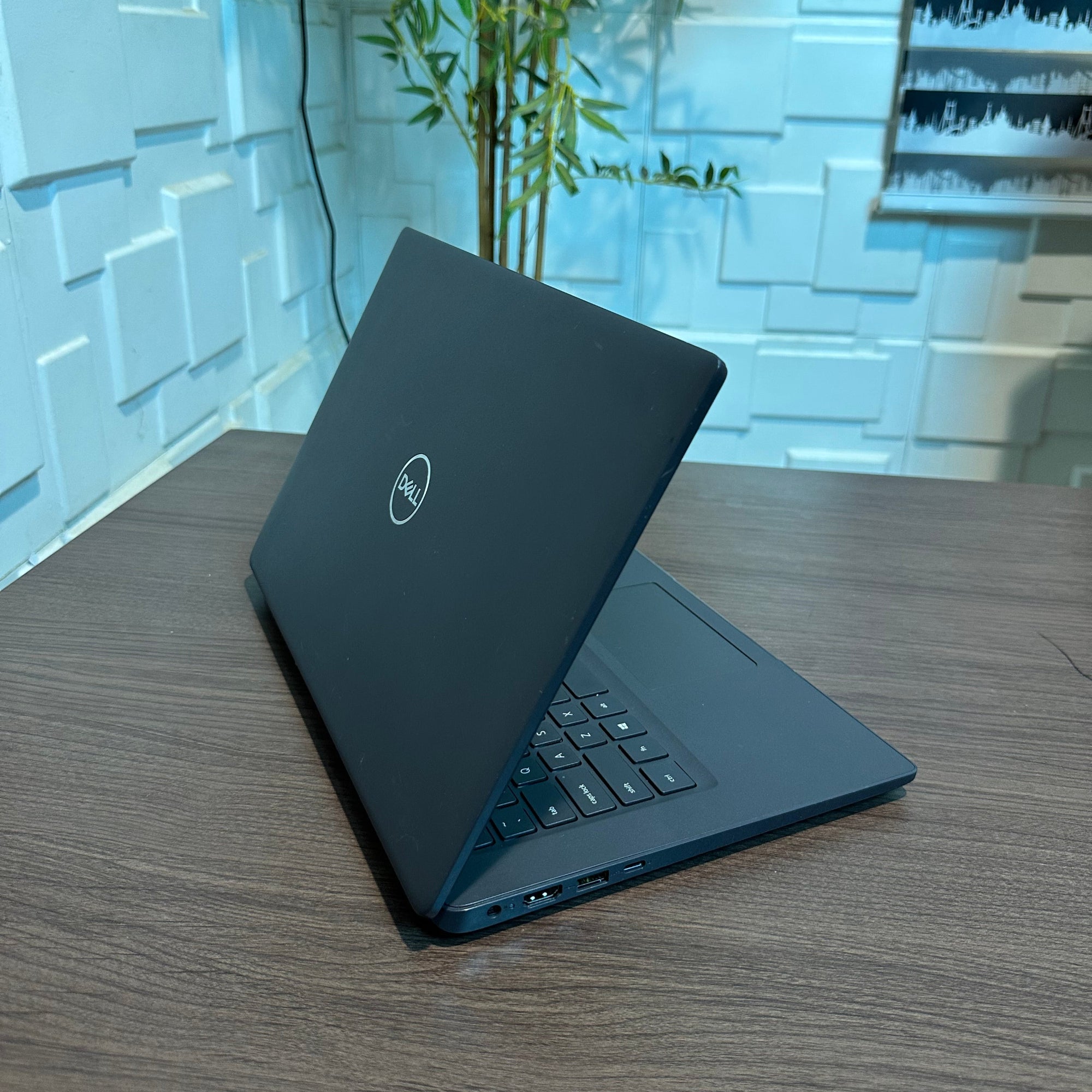 Dell Latitude 3410 | 10th Gen Core i5 | 8GB RAM | 256GB SSD | Full HD Touchscreen