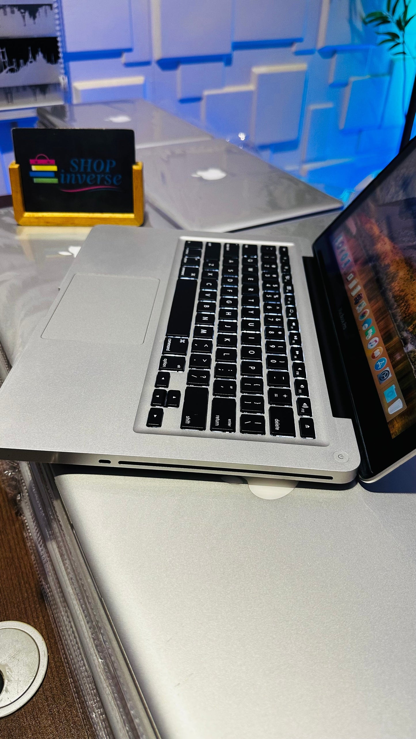 13.3 inches Apple MacBook Pro 2009 - Intel Core 2 Duo - 500GB HDD - 4GB RAM - Keypad Light