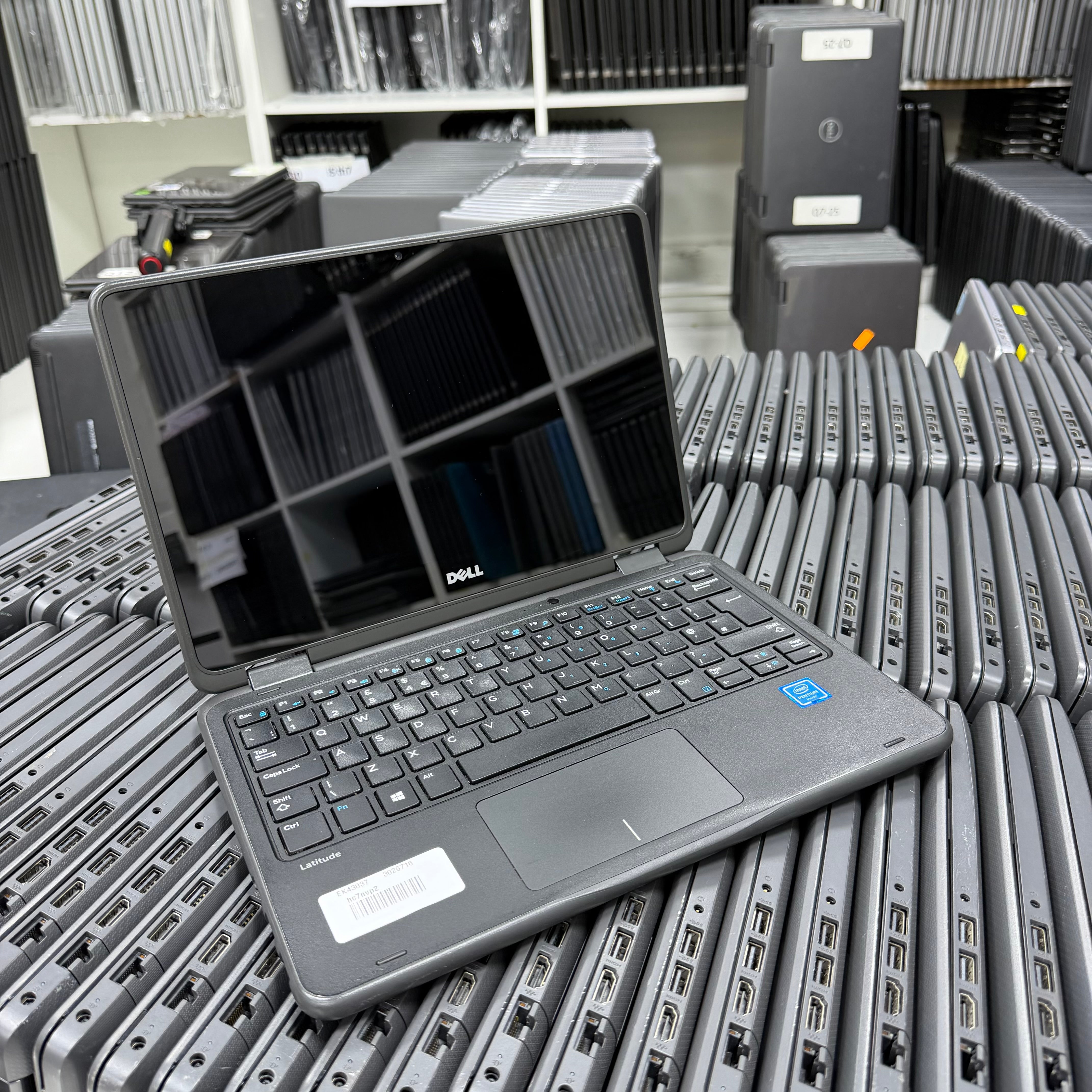 Dell Latitude 3189 2-in-1 | Intel Pentium N4200 | 8GB RAM | 256GB SSD | Touchscreen