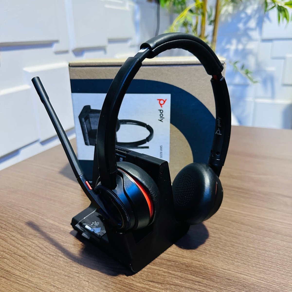 Poly Savi 8220 Office Wireless Dect Headset