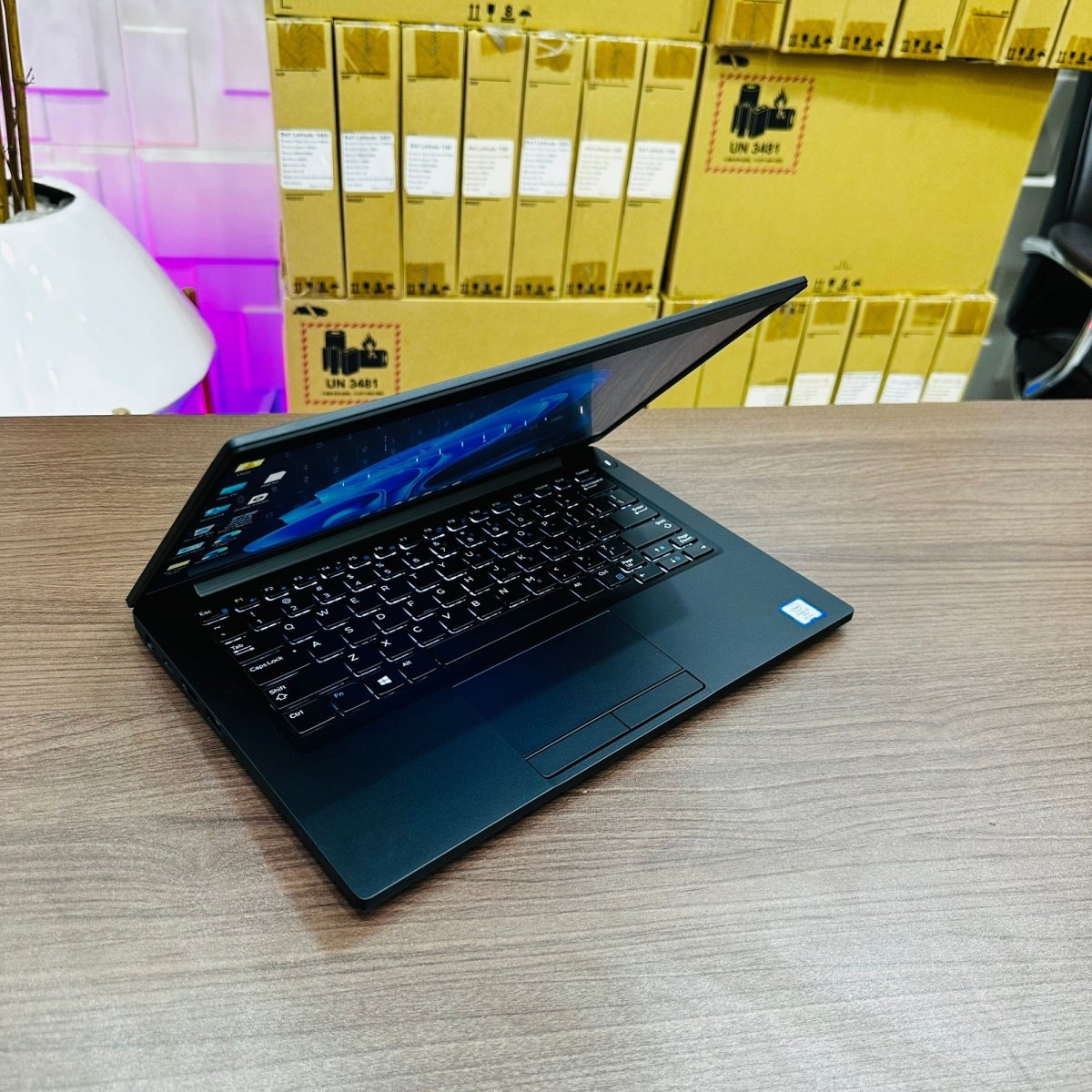 Dell Latitude 7390 - 8th Gen. Intel Core i5 - 256GB SSD - 16GB RAM - keyboard Light - Touchscreen
