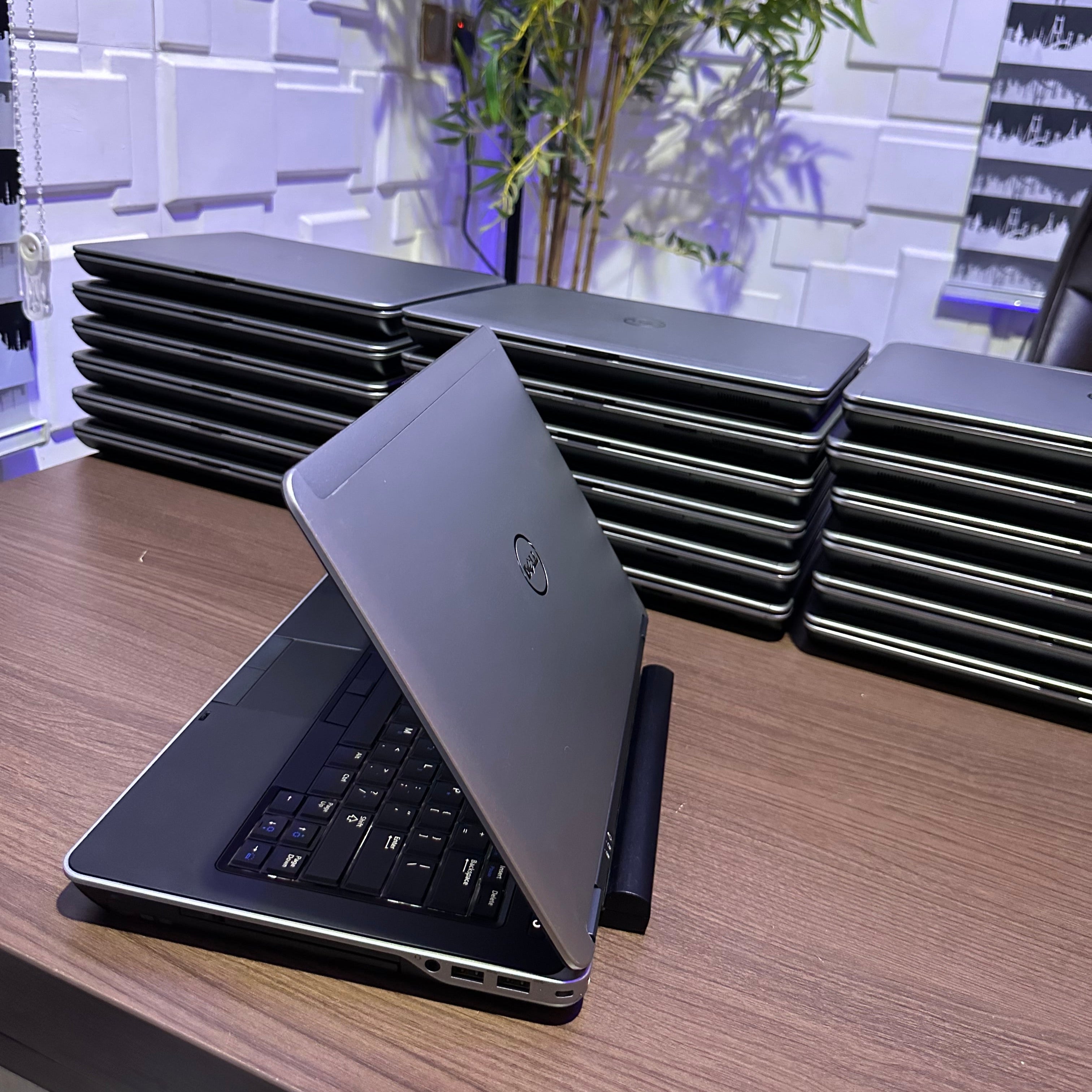 Dell Latitude E6440 - Intel Core i7 - 320GB HDD - 16GB RAM