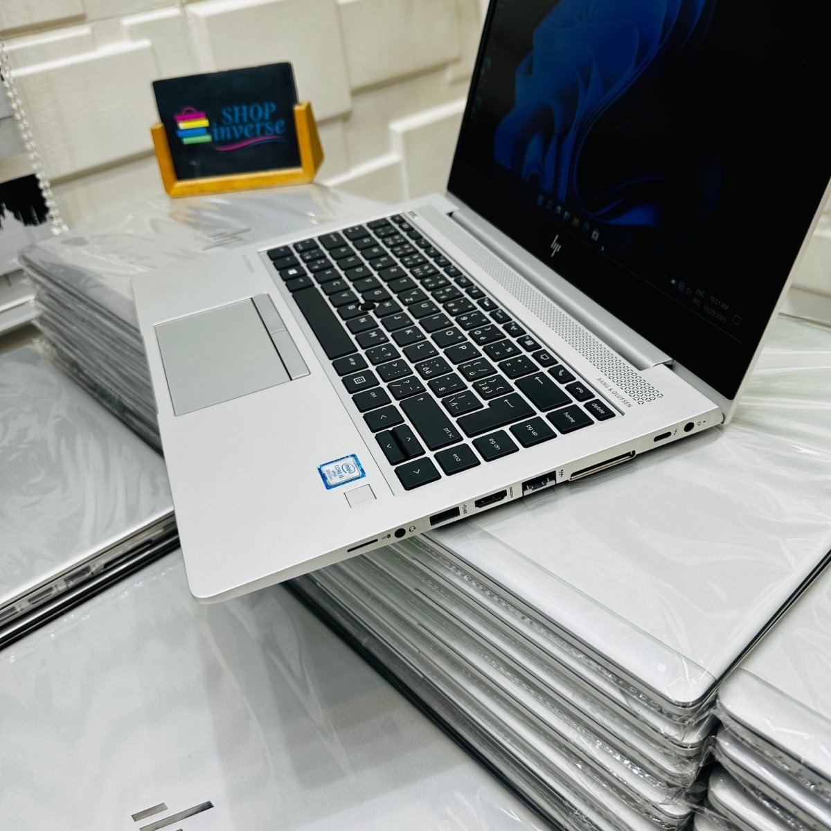 HP EliteBook 840 G5 - 7th Gen. Intel Core i5 - 256GB SSD - 8GB RAM - Keypad Light