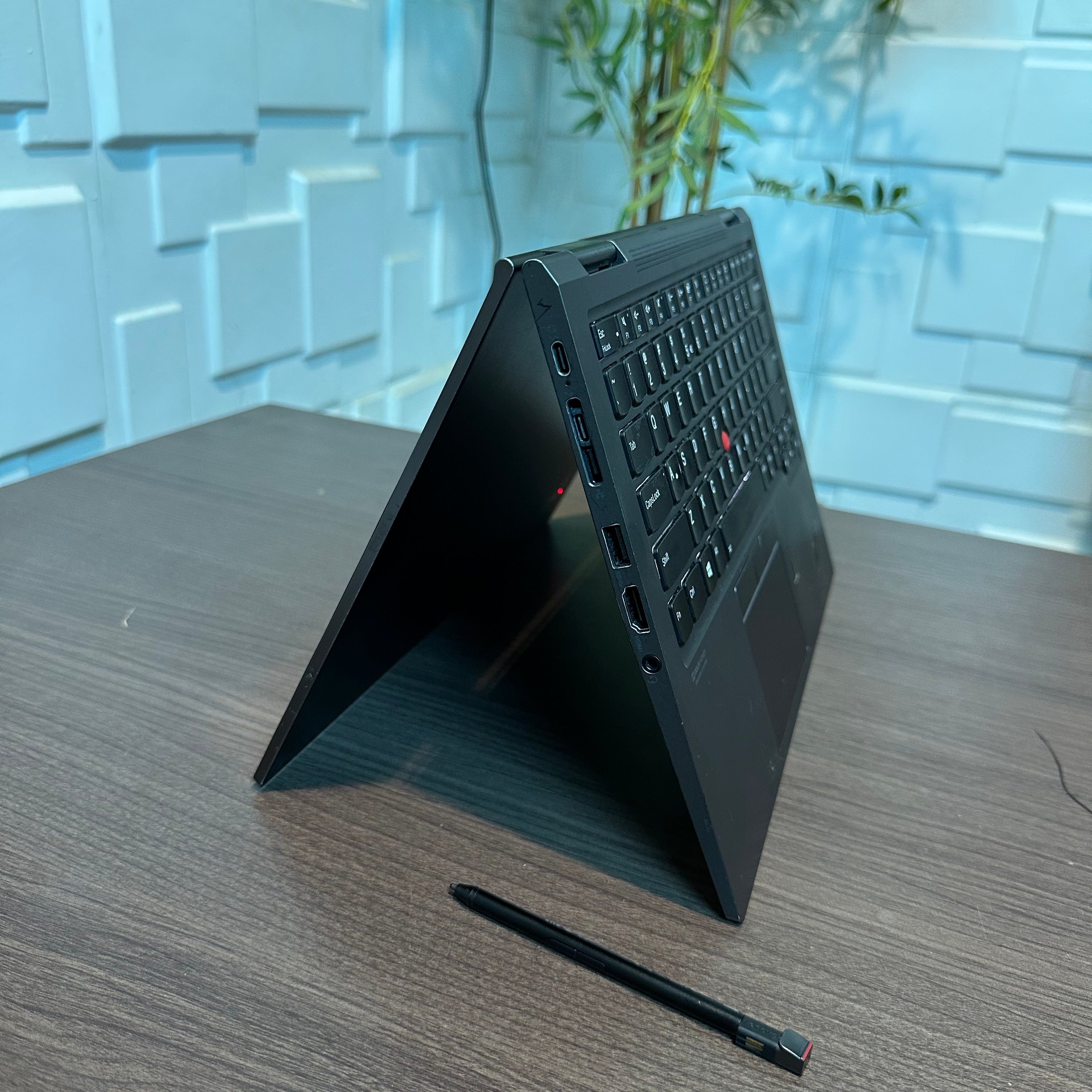 Lenovo ThinkPad X1 Yoga | 8th Gen Core i5 | 8GB RAM | 256GB SSD | Touchscreen | Backlit Keyboard