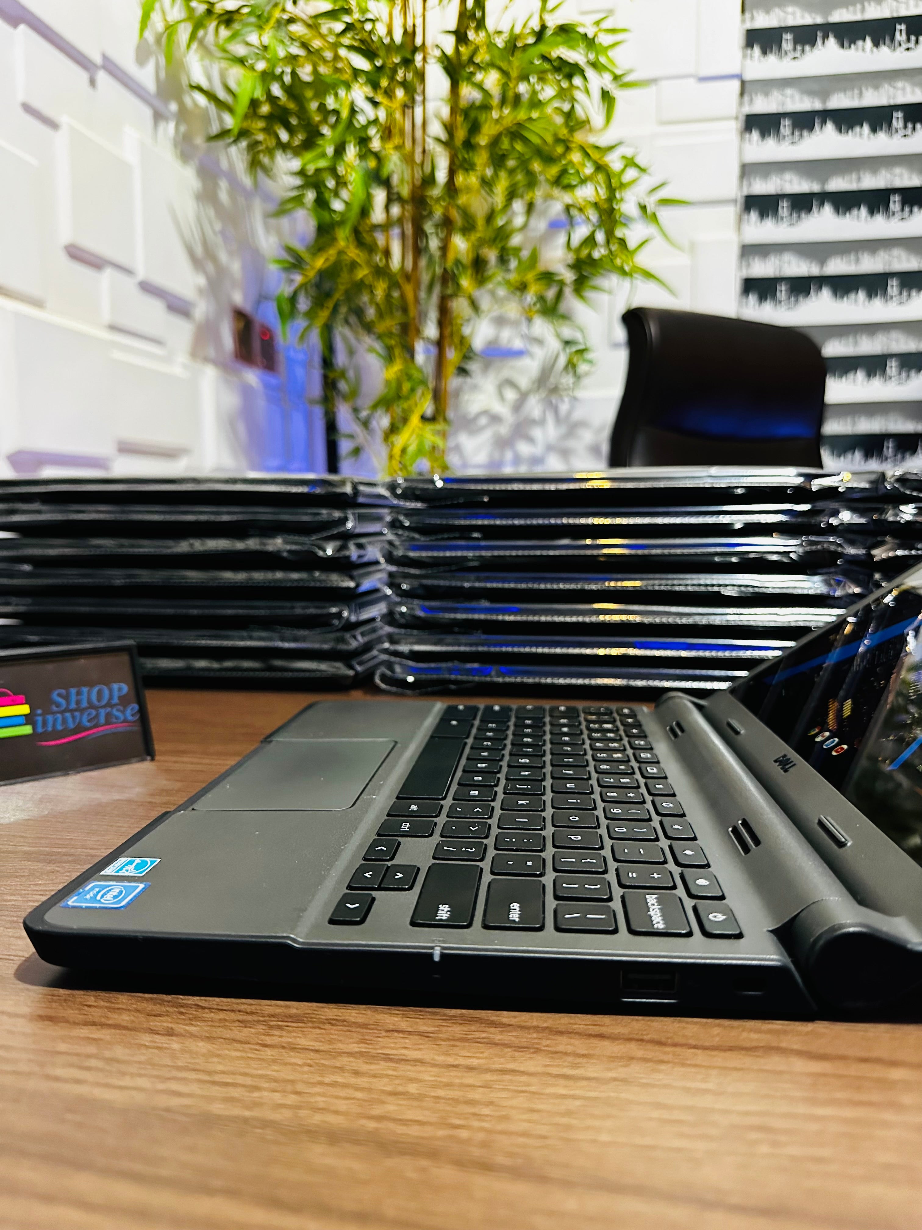 Dell Chromebook 11 - Intel Celeron N2840 - 16GB eMMC - 4GB RAM - Touchscreen - (Minor body dent)