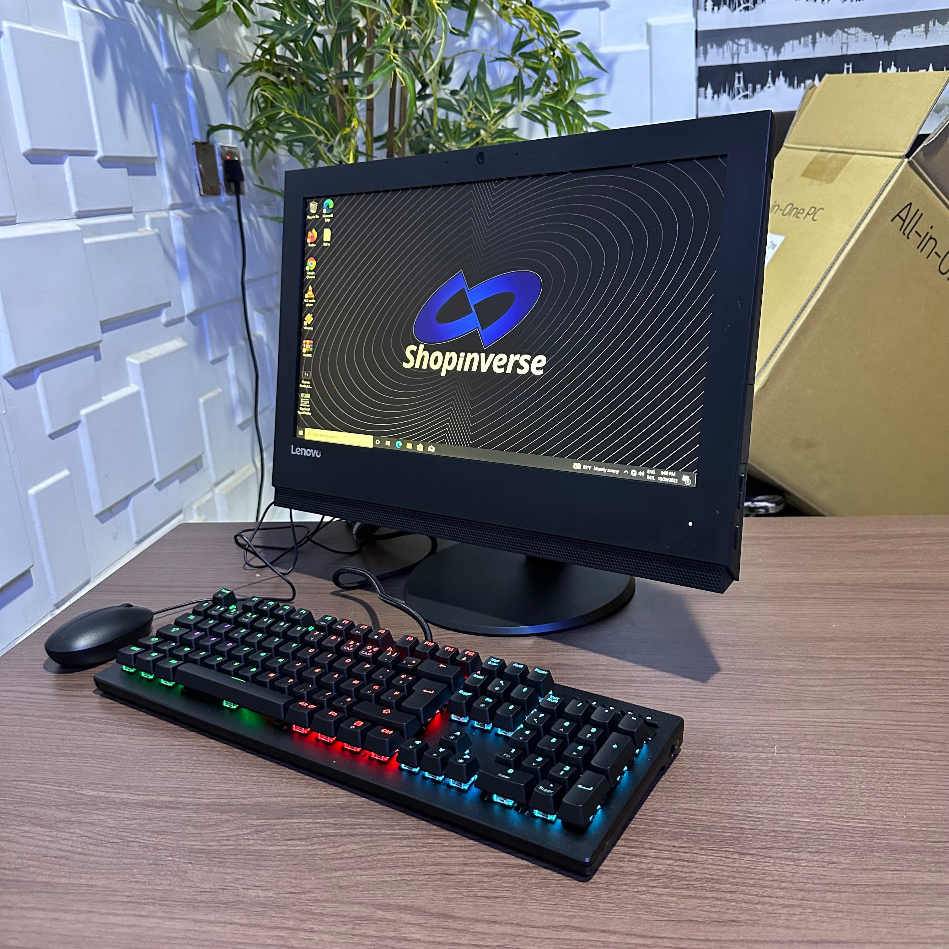 Lenovo V310z All-in-One - 7th Gen. Intel Core i3 - 1TB HDD - 8GB RAM