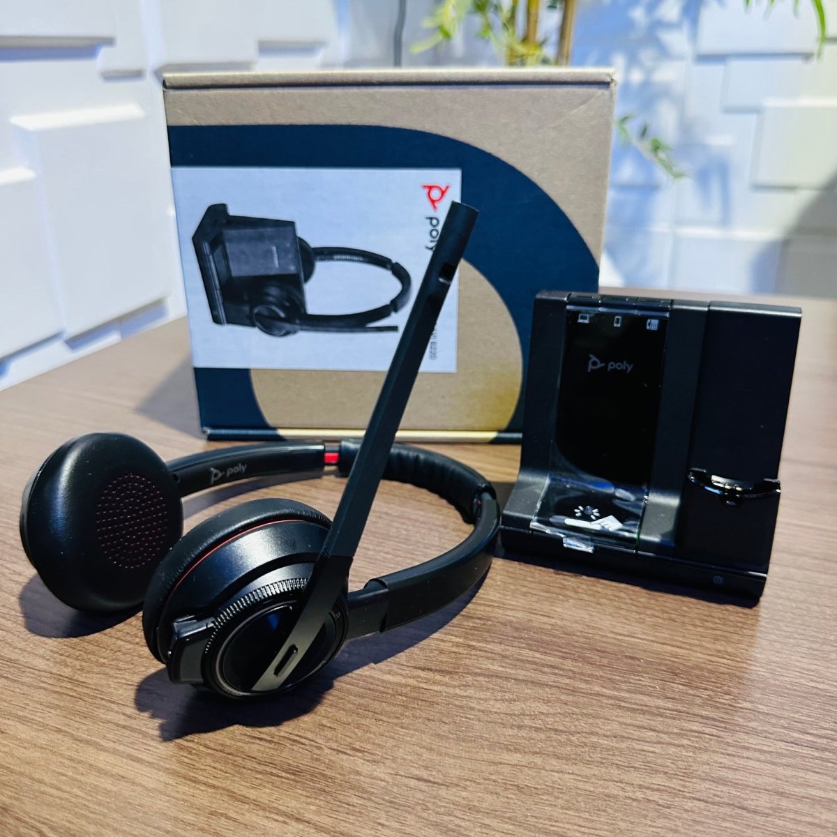 Poly Savi 8220 Office Wireless Dect Headset
