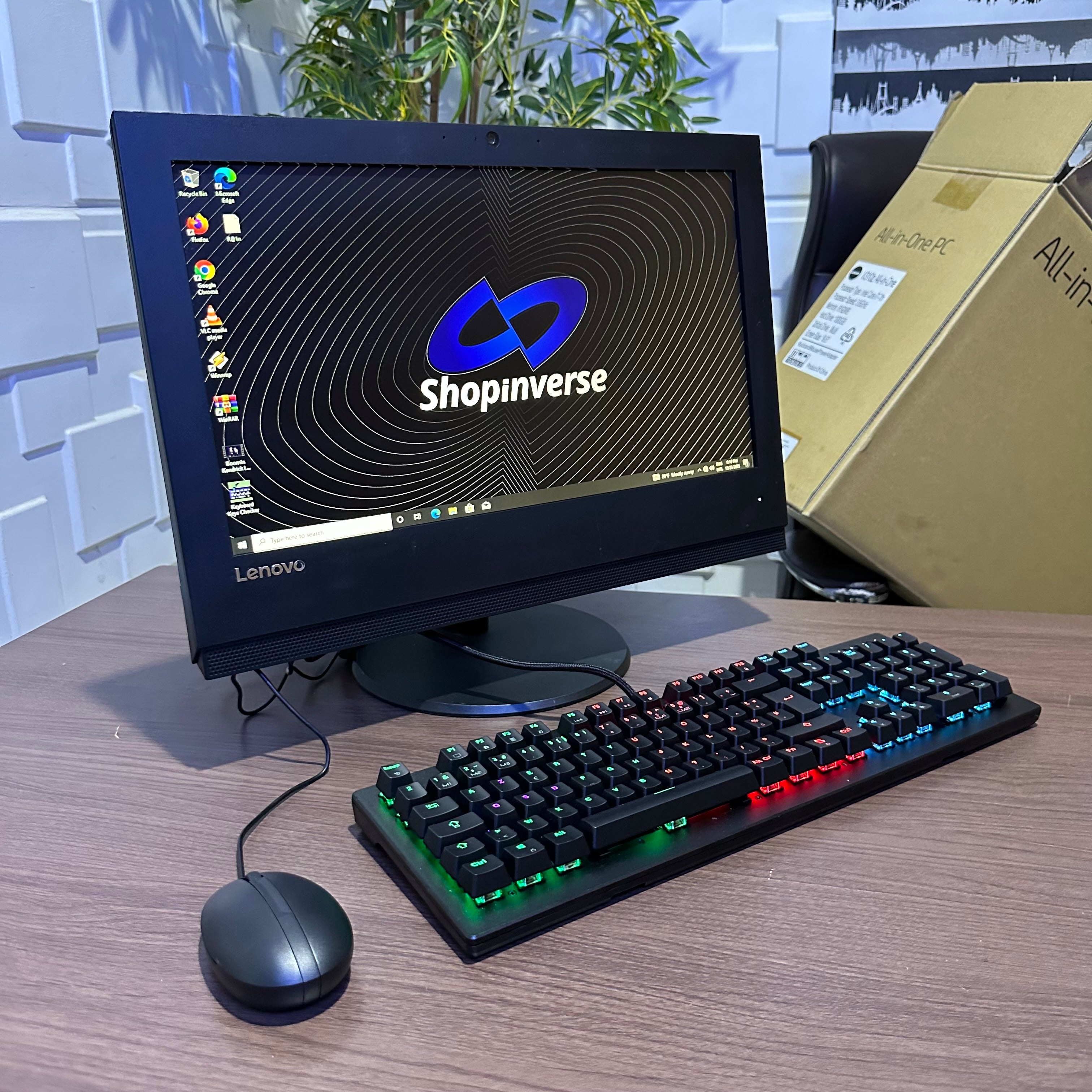 Lenovo V310z All-in-One - 7th Gen. Intel Core i3 - 1TB HDD - 8GB RAM