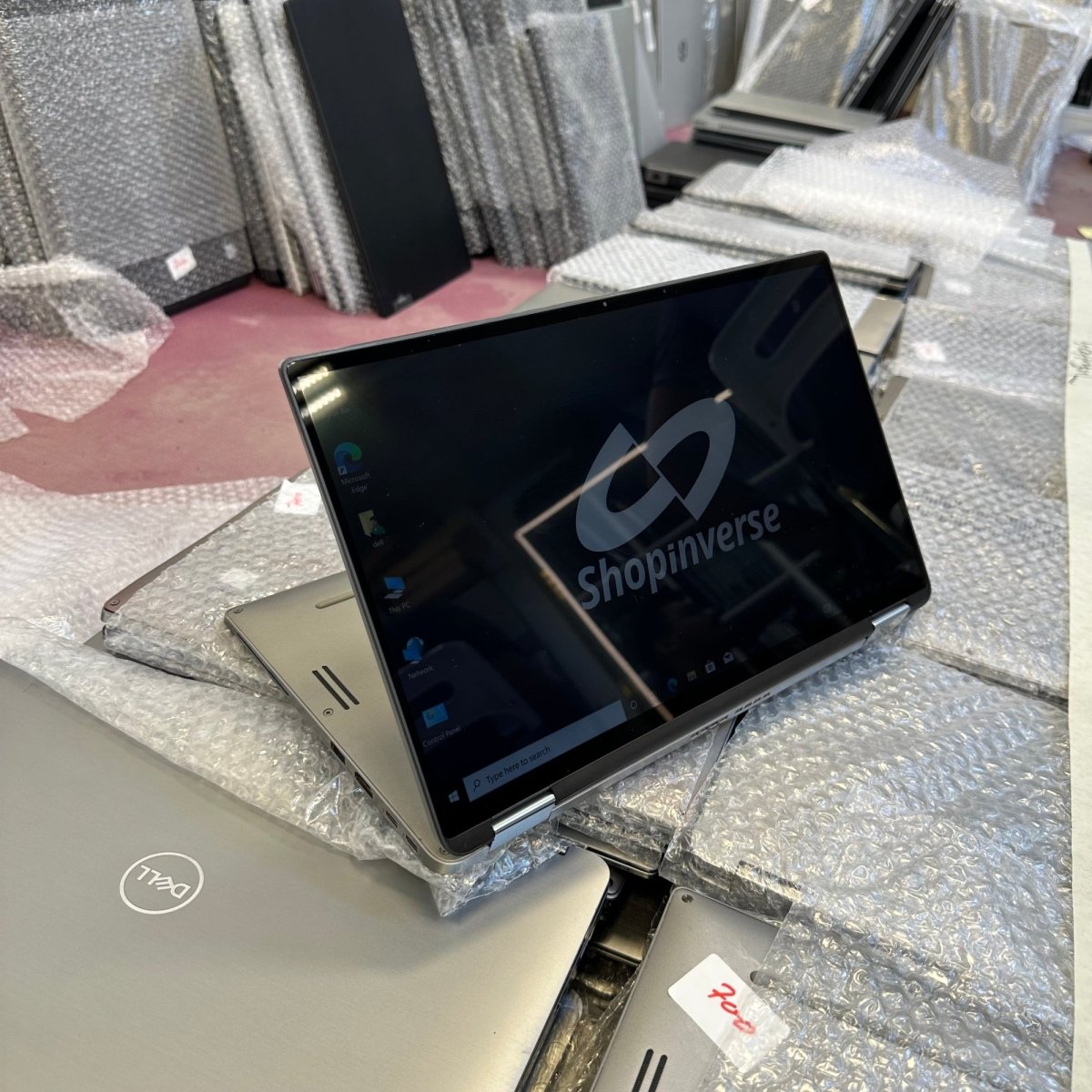 Dell Latitude 7400 2 - in - 1 - 8th Gen. Intel Core i7 - 512GB SSD - 16GB RAM - Keyboard Light - Touchscreen - Facial Recognition