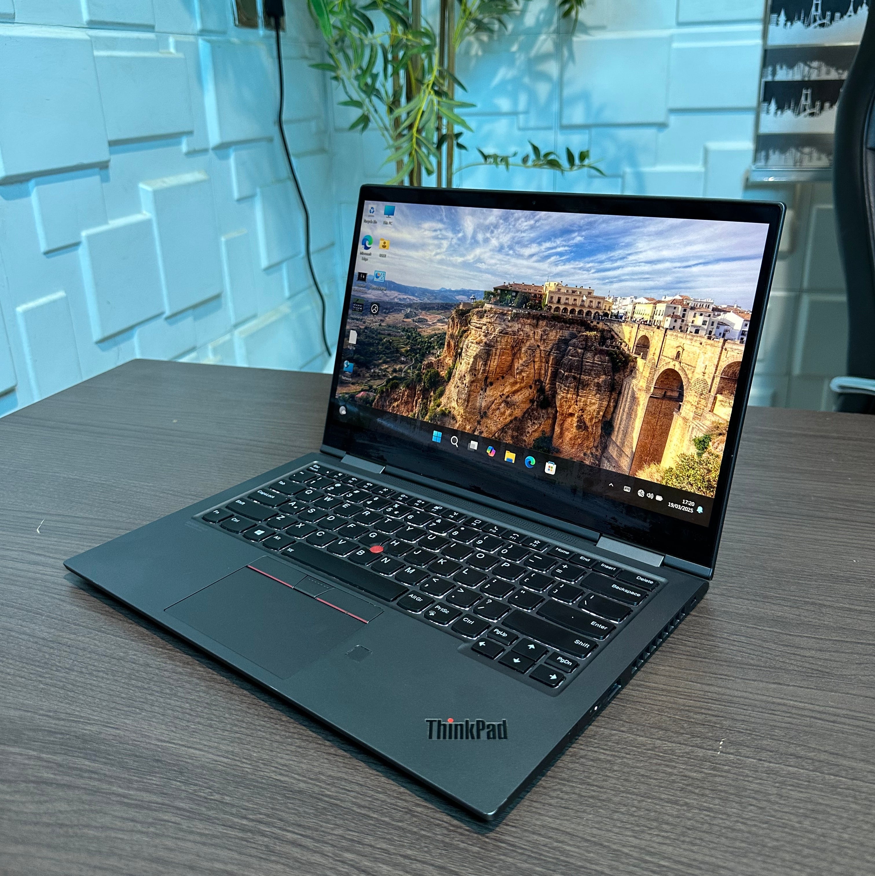 Lenovo ThinkPad X1 Yoga | 8th Gen Core i5 | 8GB RAM | 256GB SSD | Touchscreen | Backlit Keyboard