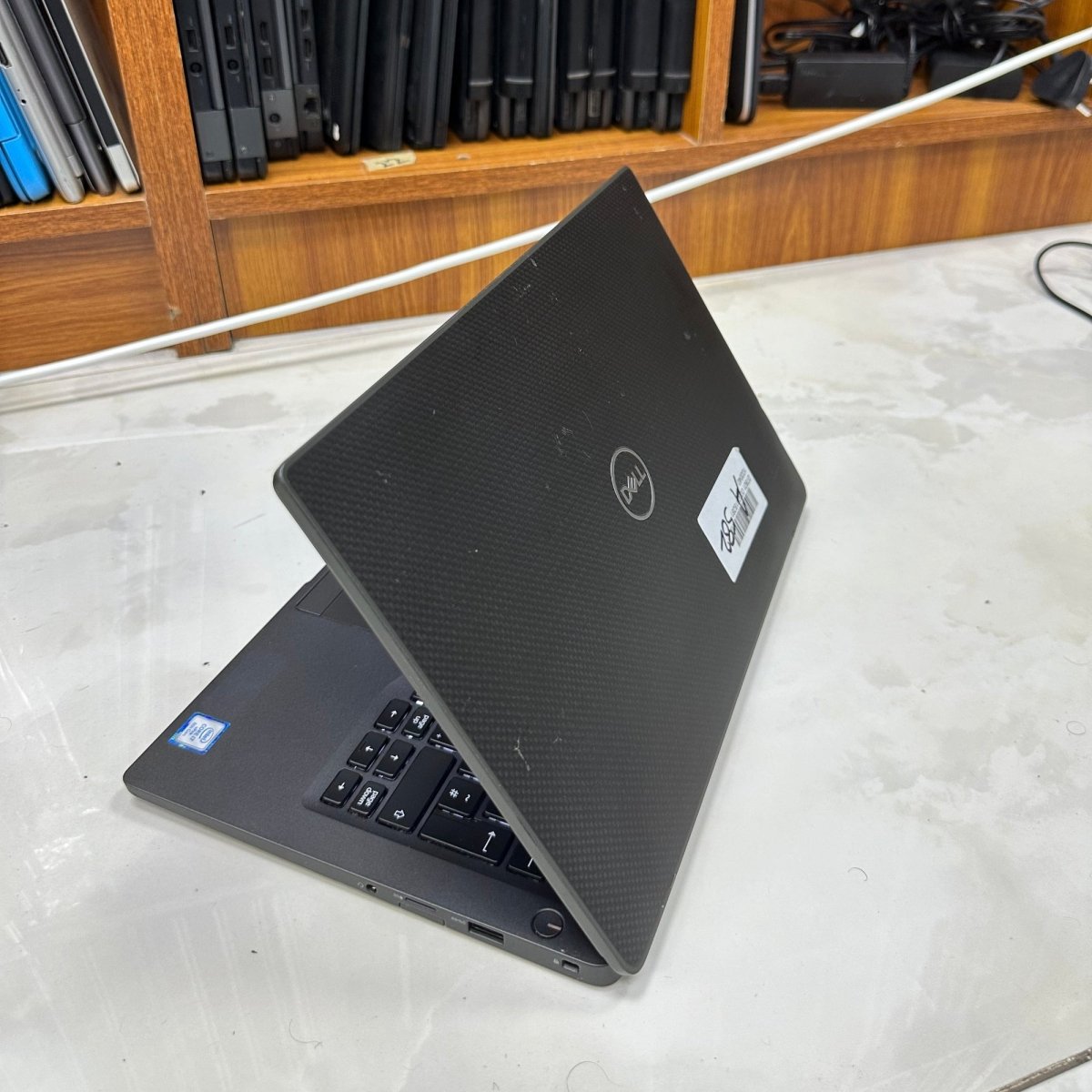 Dell Latitude 7400 - 8th Gen. Intel Core i5 - 256GB SSD - 16GB RAM - keyboard Light