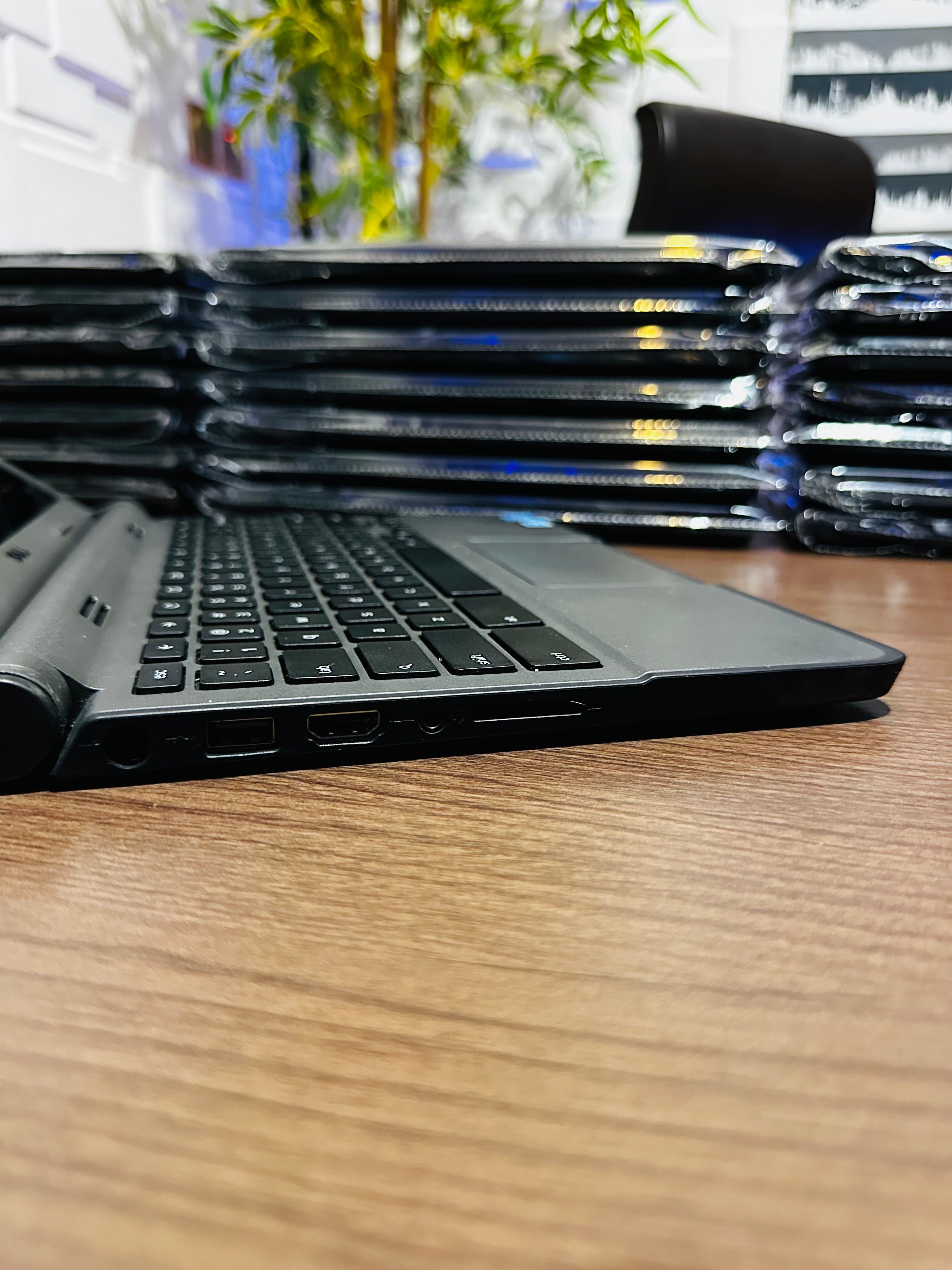 Dell Chromebook 11 - Intel Celeron N2840 - 16GB eMMC - 4GB RAM - Touchscreen - (Minor body dent)