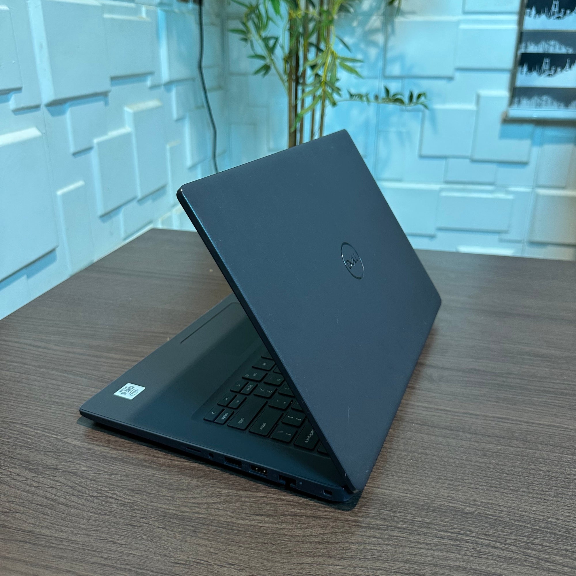 Dell Latitude 3410 | 10th Gen Core i5 | 8GB RAM | 256GB SSD | Full HD Touchscreen