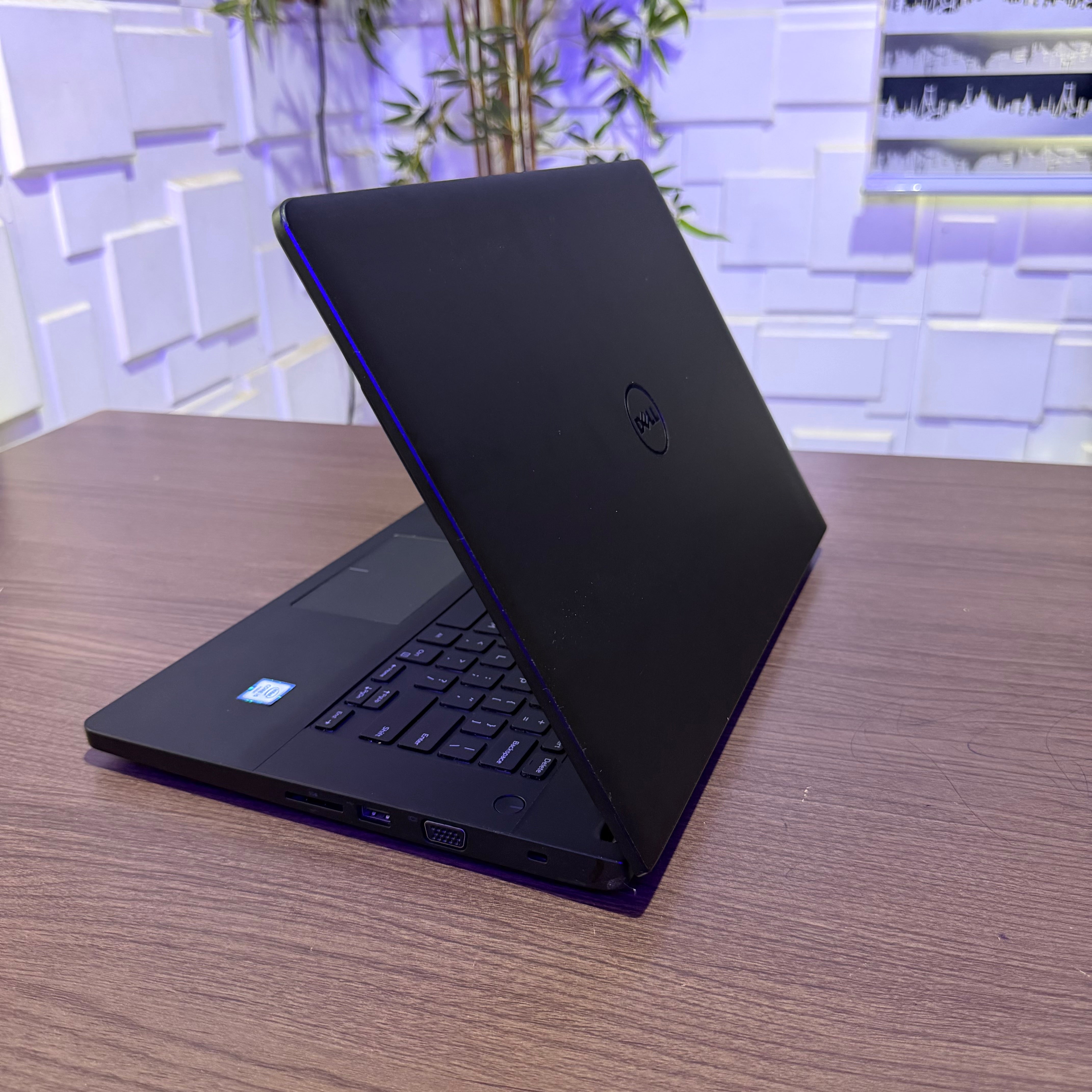 Dell Latitude 3470 | Core i5 6th Gen | 8GB RAM | 256GB SSD | Touchscreen