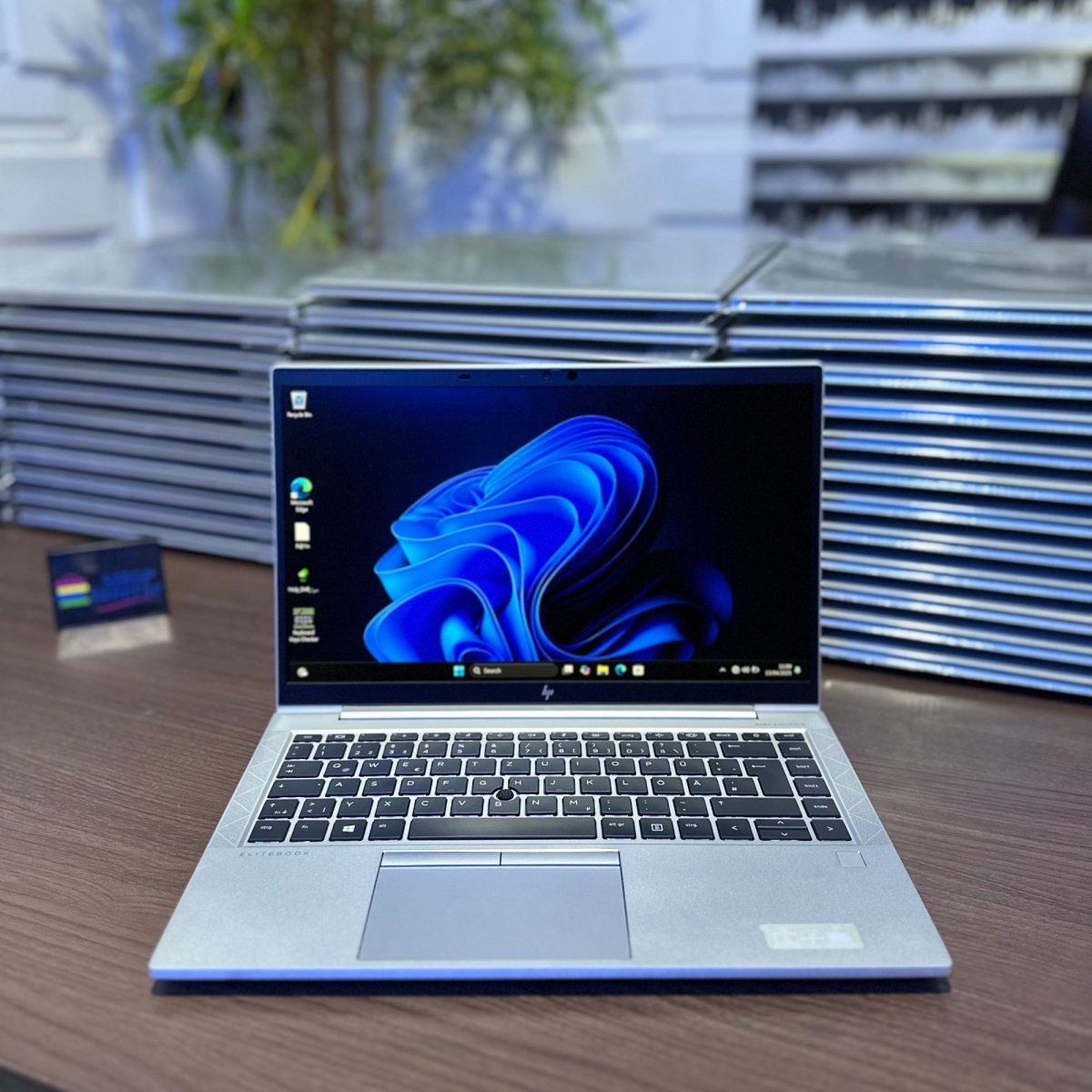 HP EliteBook 840 G8 - 11th Gen. Intel Core i5 - 256GB SSD - 16GB RAM - Keyboard Light