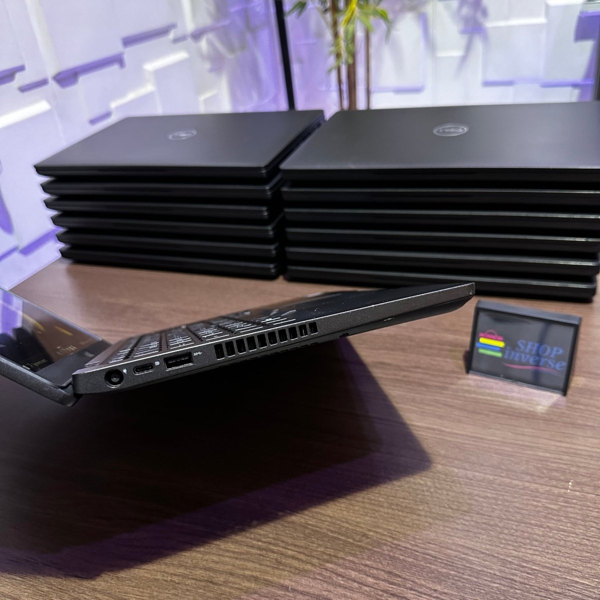 Dell Latitude 5400 - 8th Gen. Intel Core i5 - 256GB SSD - 16GB RAM - keyboard Light - Touchscreen