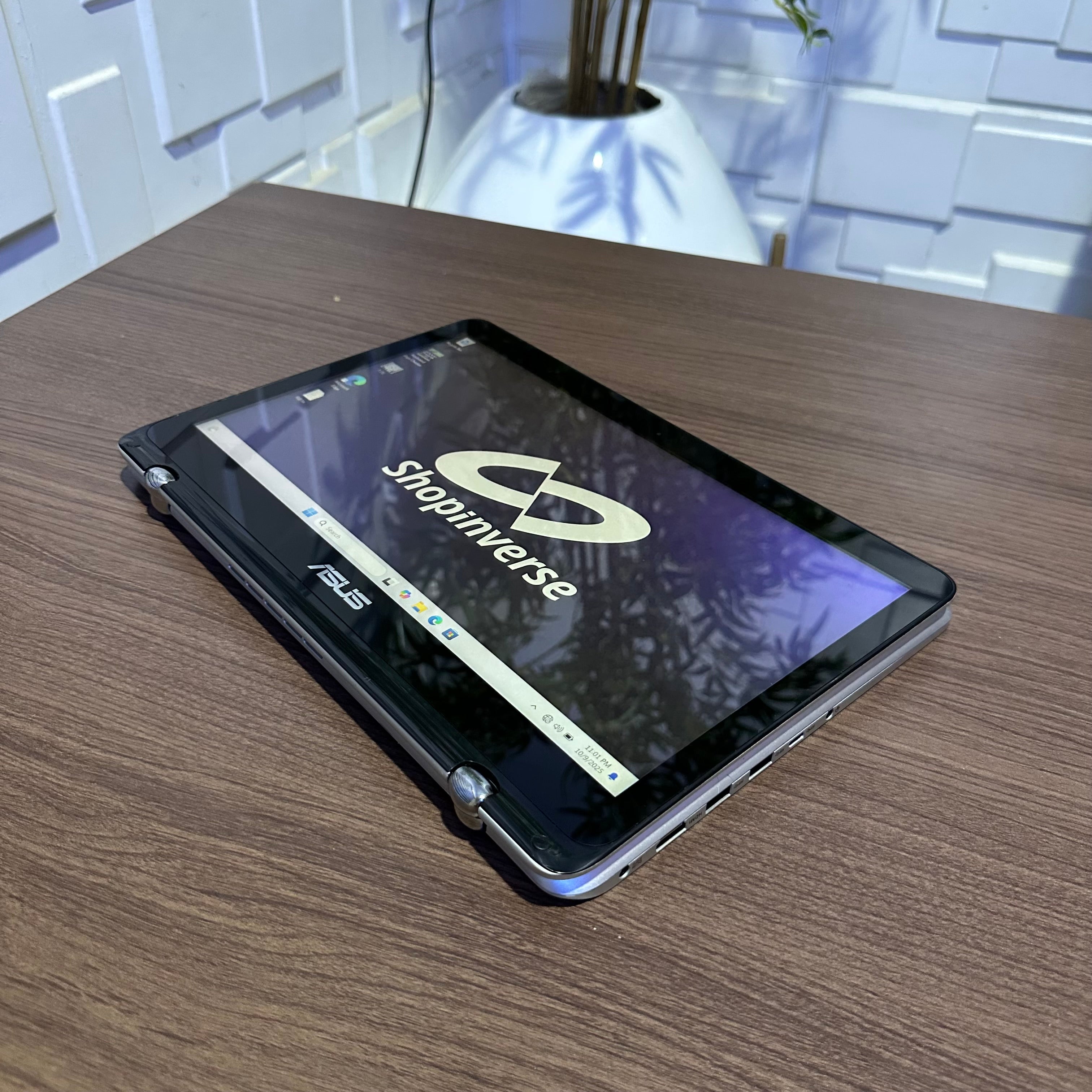 Asus Q304U - 7th Gen. Intel Core i5 - 1TB HDD - 4GB RAM - Touchscreen