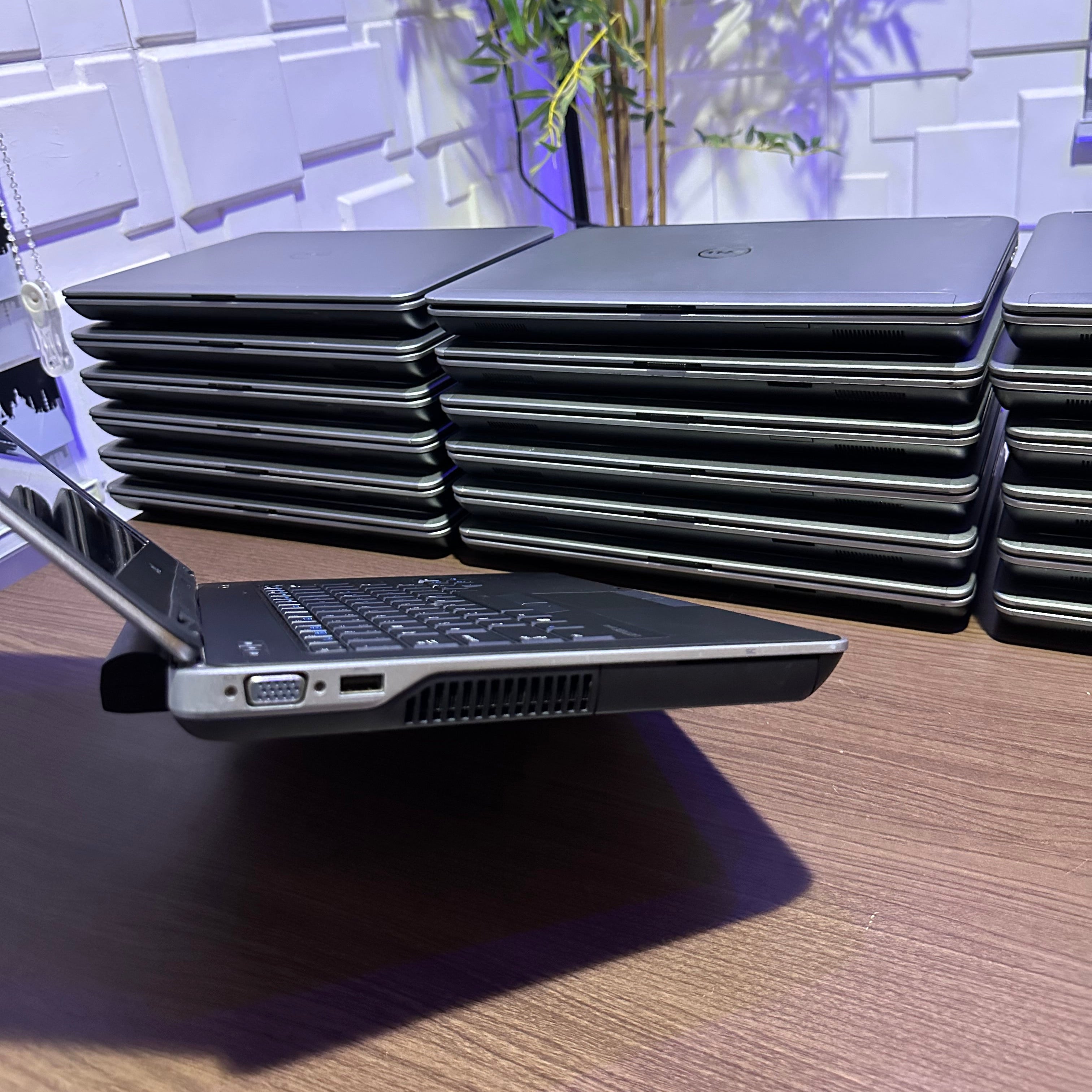 Dell Latitude E6440 - Intel Core i7 - 320GB HDD - 16GB RAM