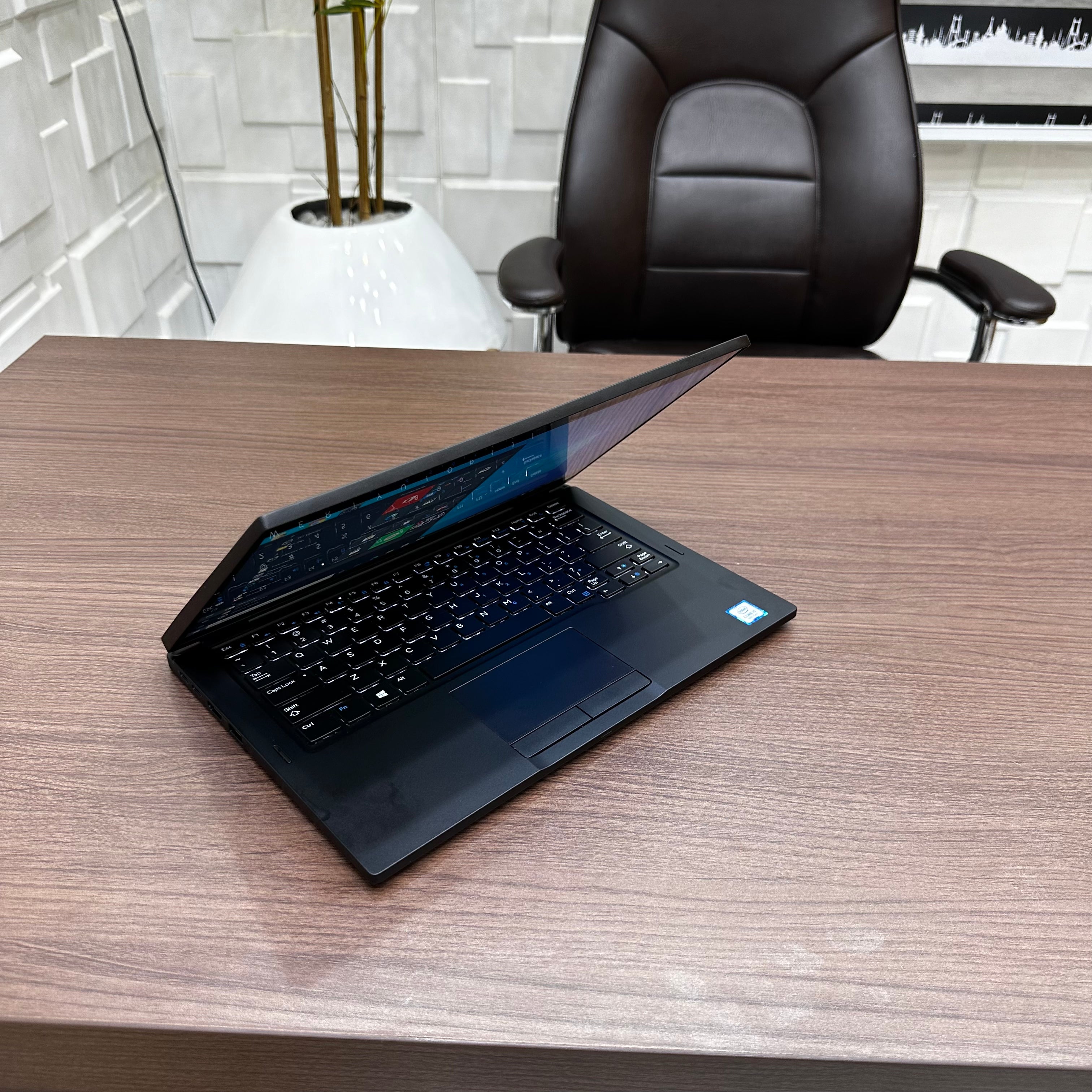 Dell Latitude 7390 2-in-1 | 8th Gen Core i5 | 16GB RAM | 256GB SSD | Full HD Touchscreen | Backlit Keyboard