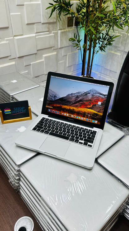 13.3 inches Apple MacBook Pro 2009 - Intel Core 2 Duo - 500GB HDD - 4GB RAM - Keypad Light