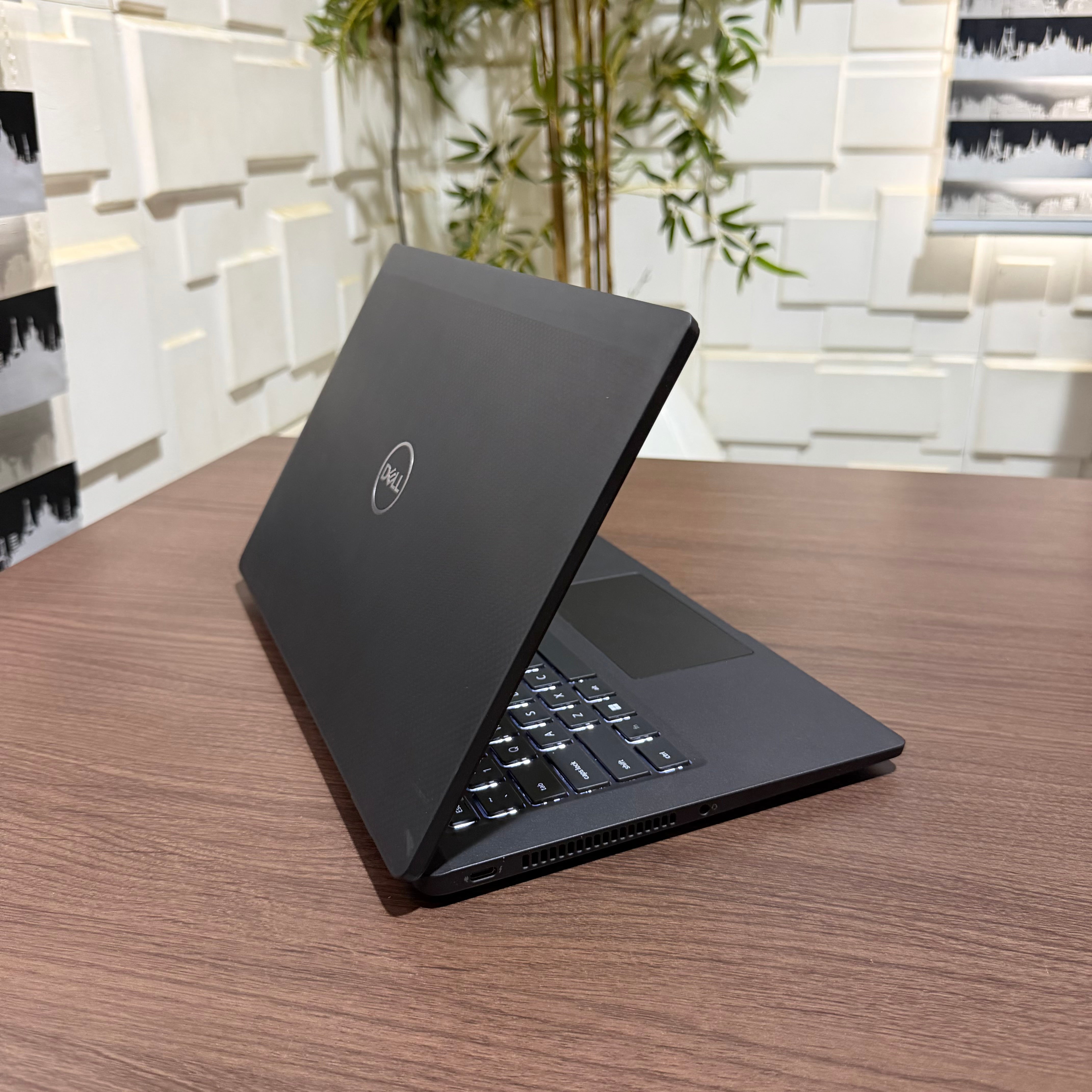Dell Latitude 7420 | 11th Gen Core i5 | 16GB RAM | 256GB SSD | Backlit Keyboard