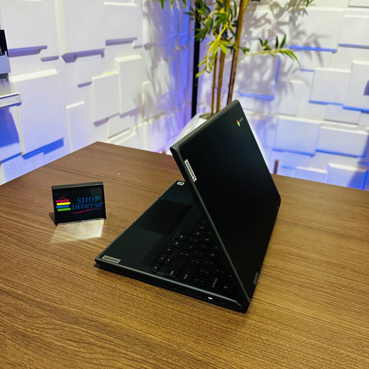 Lenovo 300e Chromebook 2nd Gen MTk - MediaTek mt8173 - 32GB eMMC - 4GB RAM - Touchscreen