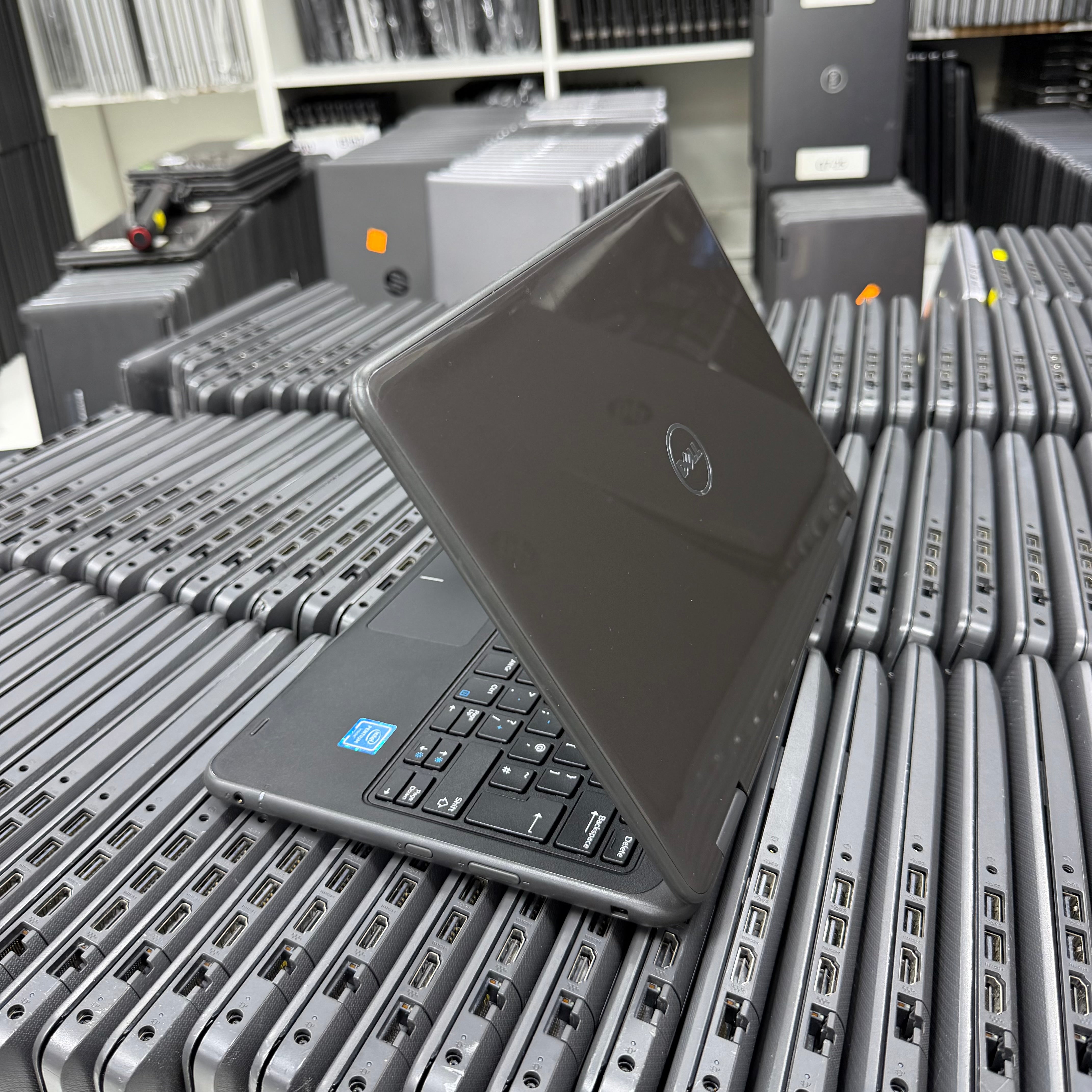 Dell Latitude 3189 2-in-1 | Intel Pentium N4200 | 8GB RAM | 256GB SSD | Touchscreen