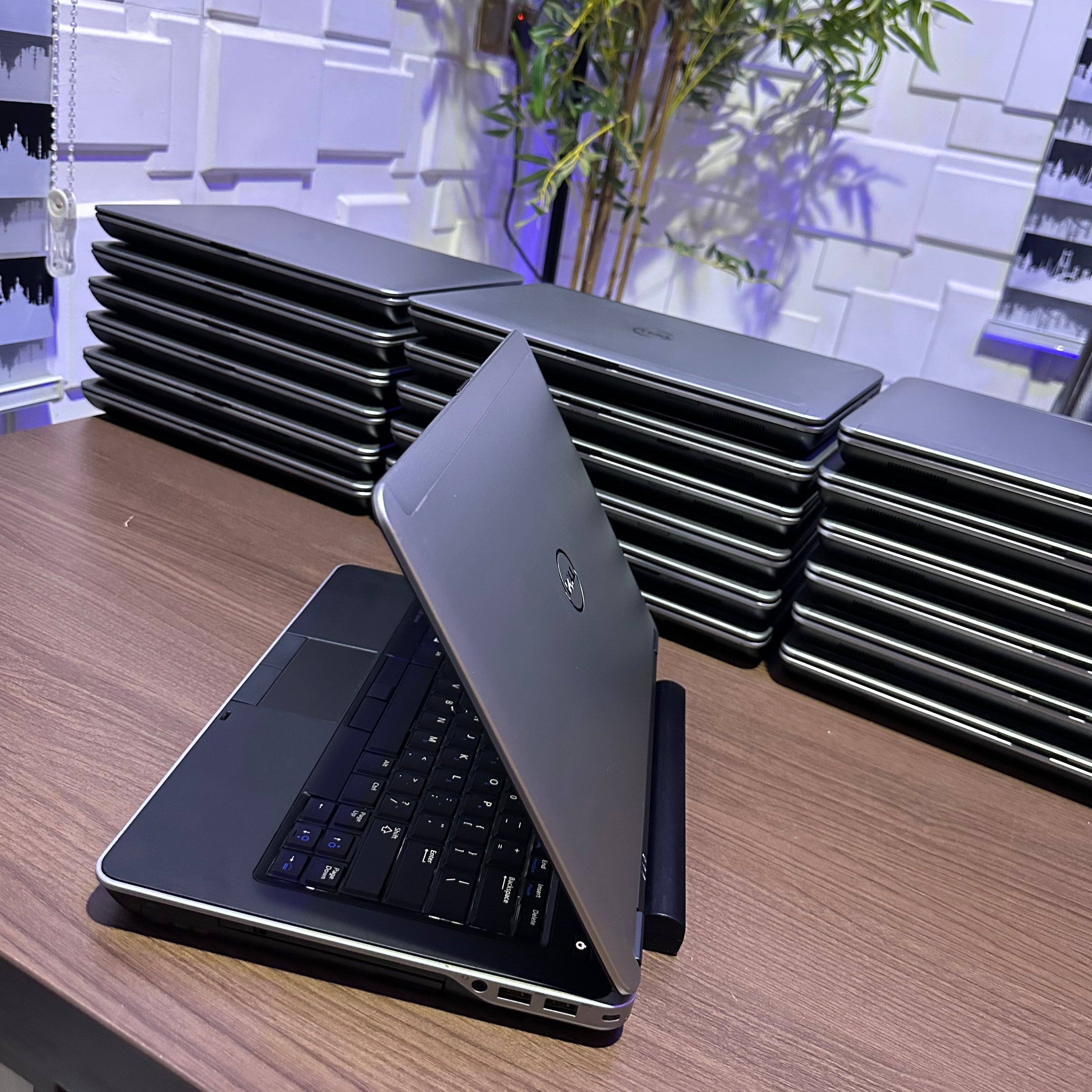 Dell Latitude E6440 - Intel Core i7 - 320GB HDD - 16GB RAM