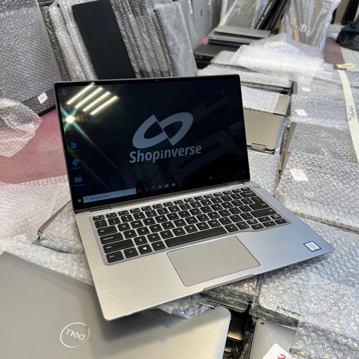 Dell Latitude 7400 2 - in - 1 - 8th Gen. Intel Core i7 - 512GB SSD - 16GB RAM - Keyboard Light - Touchscreen - Facial Recognition