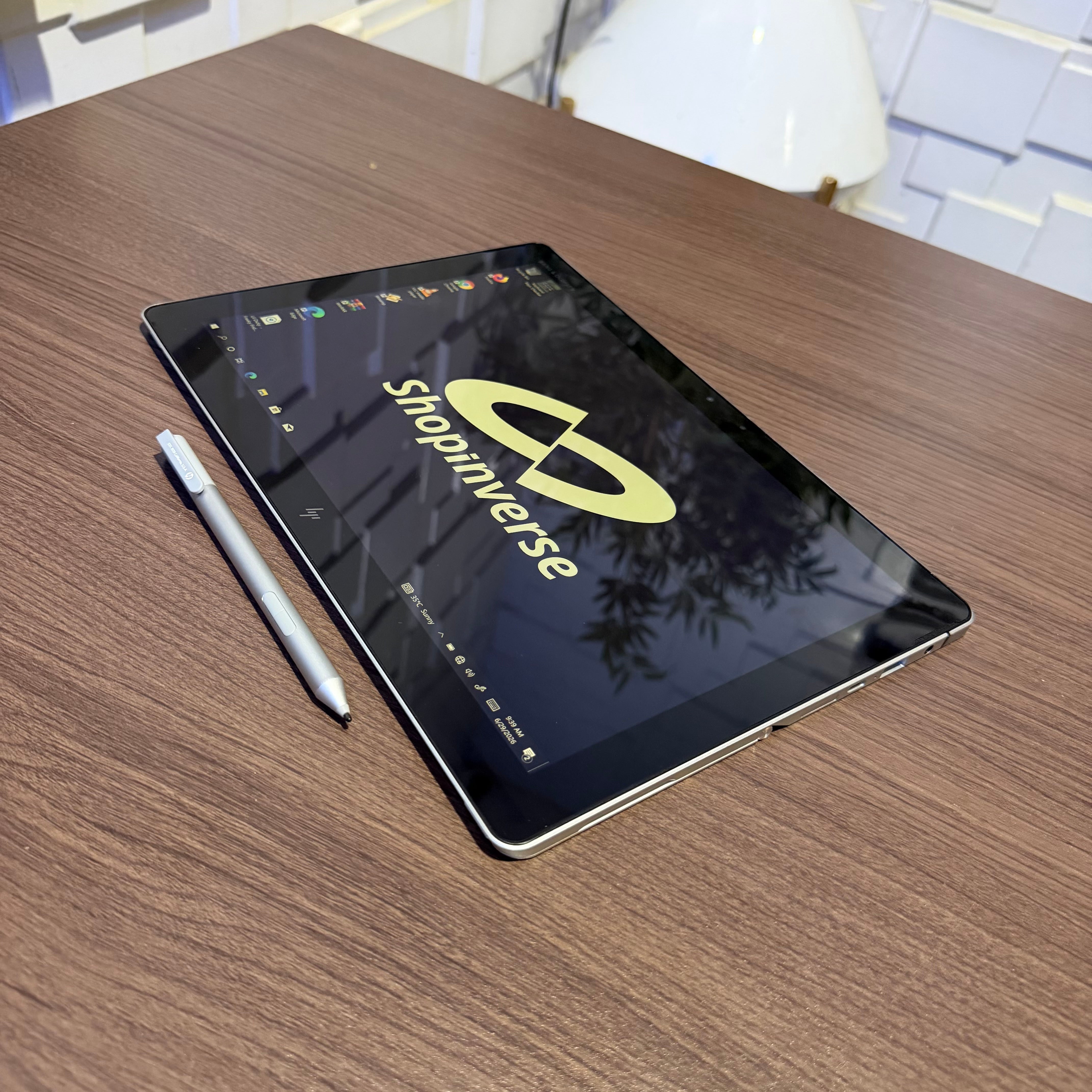 HP Elite x2 1012 G2 | 7th Gen Core i5 | 8GB RAM | 256GB SSD | Touchscreen | Backlit Keyboard