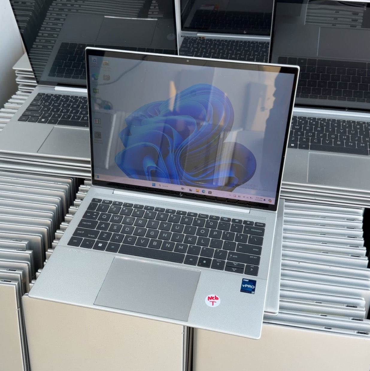 HP Dragonfly G3 | 12th Gen Core i7 | 32GB RAM | 512GB SSD | Touchscreen | Backlit Keyboard