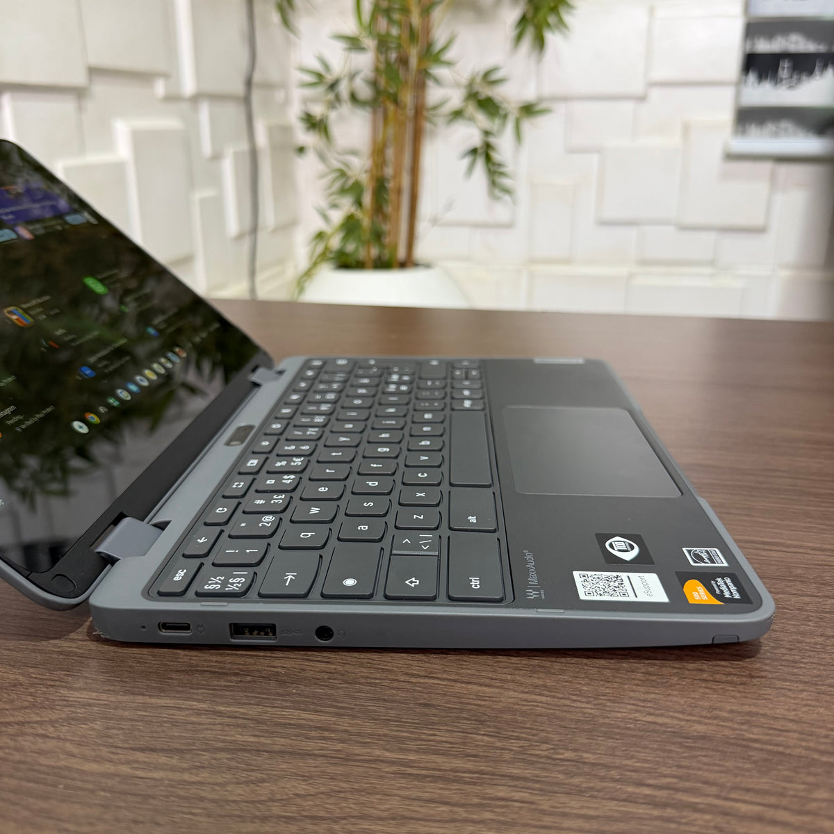 Lenovo 300e Yoga Chromebook Gen 4 | MediaTek Kompanio 520 | 8GB RAM | 64GB eMMC | Touchscreen