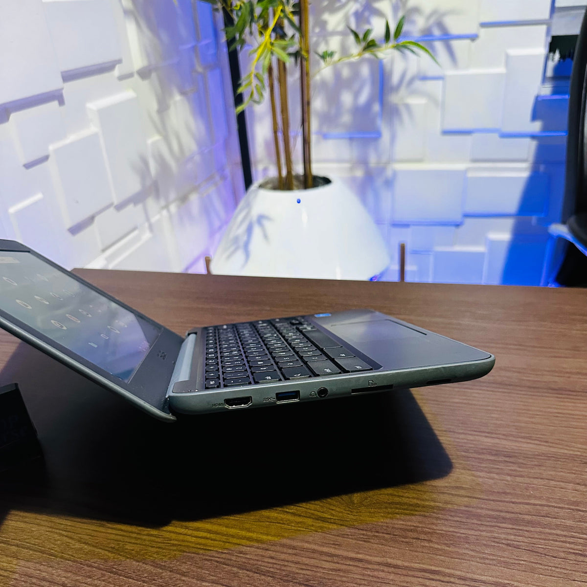 ASUS Chromebook C204M | Intel Celeron N3060 | 4GB RAM | 16GB eMMC | Minor Scratch