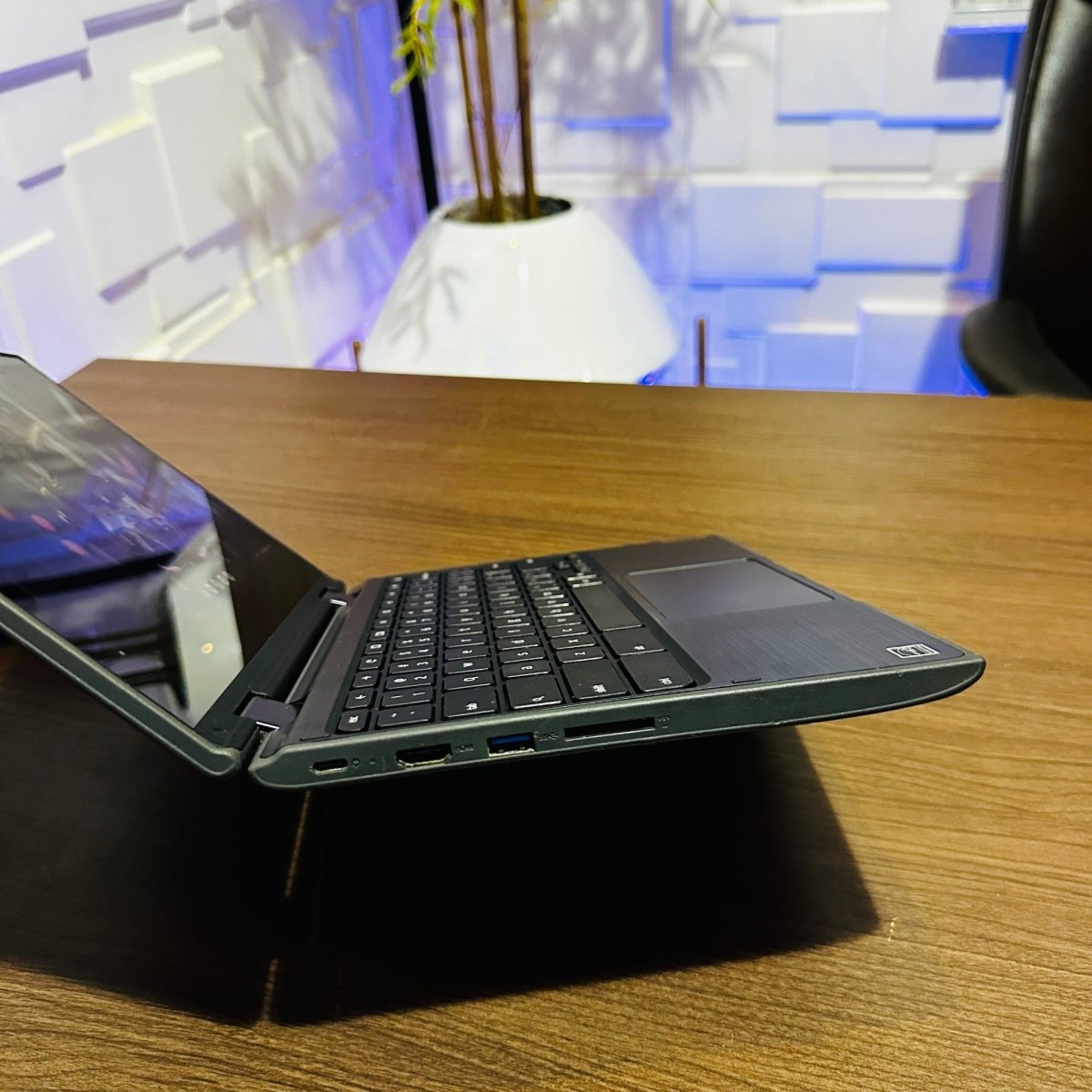 Lenovo 300e Chromebook 2nd Gen MTk - MediaTek mt8173 - 32GB eMMC - 4GB RAM - Touchscreen