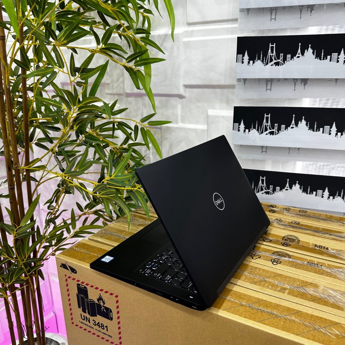 Dell Latitude 7390 - 8th Gen. Intel Core i5 - 256GB SSD - 16GB RAM - keyboard Light - Touchscreen