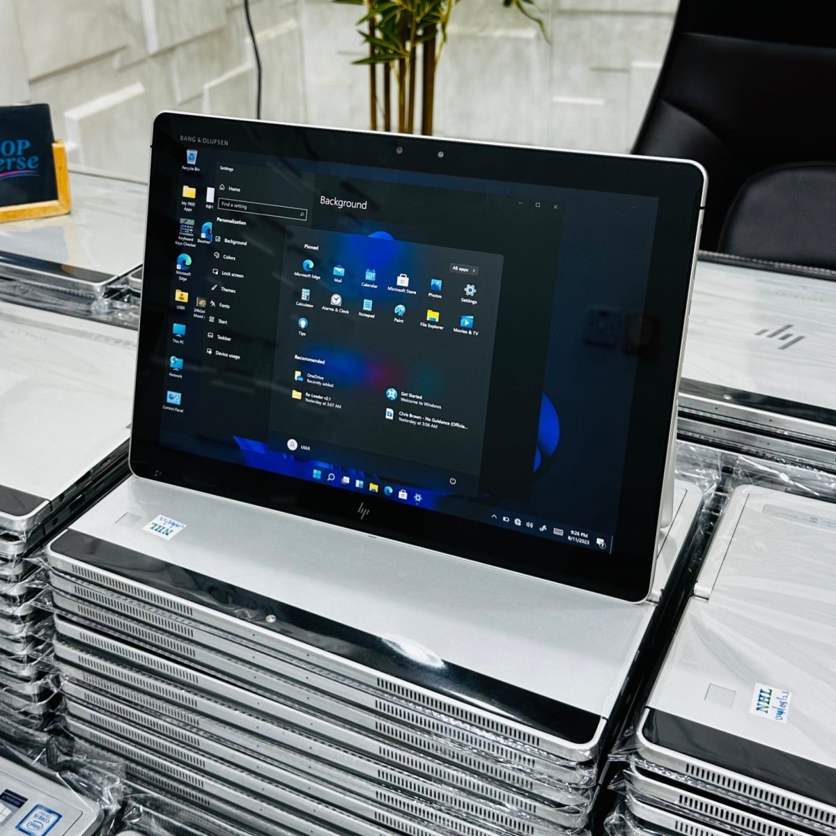 HP Elite x2 1012 G2 - 7th Gen. Intel Core i5 - 256GB SSD - 16GB RAM - Keypad Light - Touchscreen - Face ID